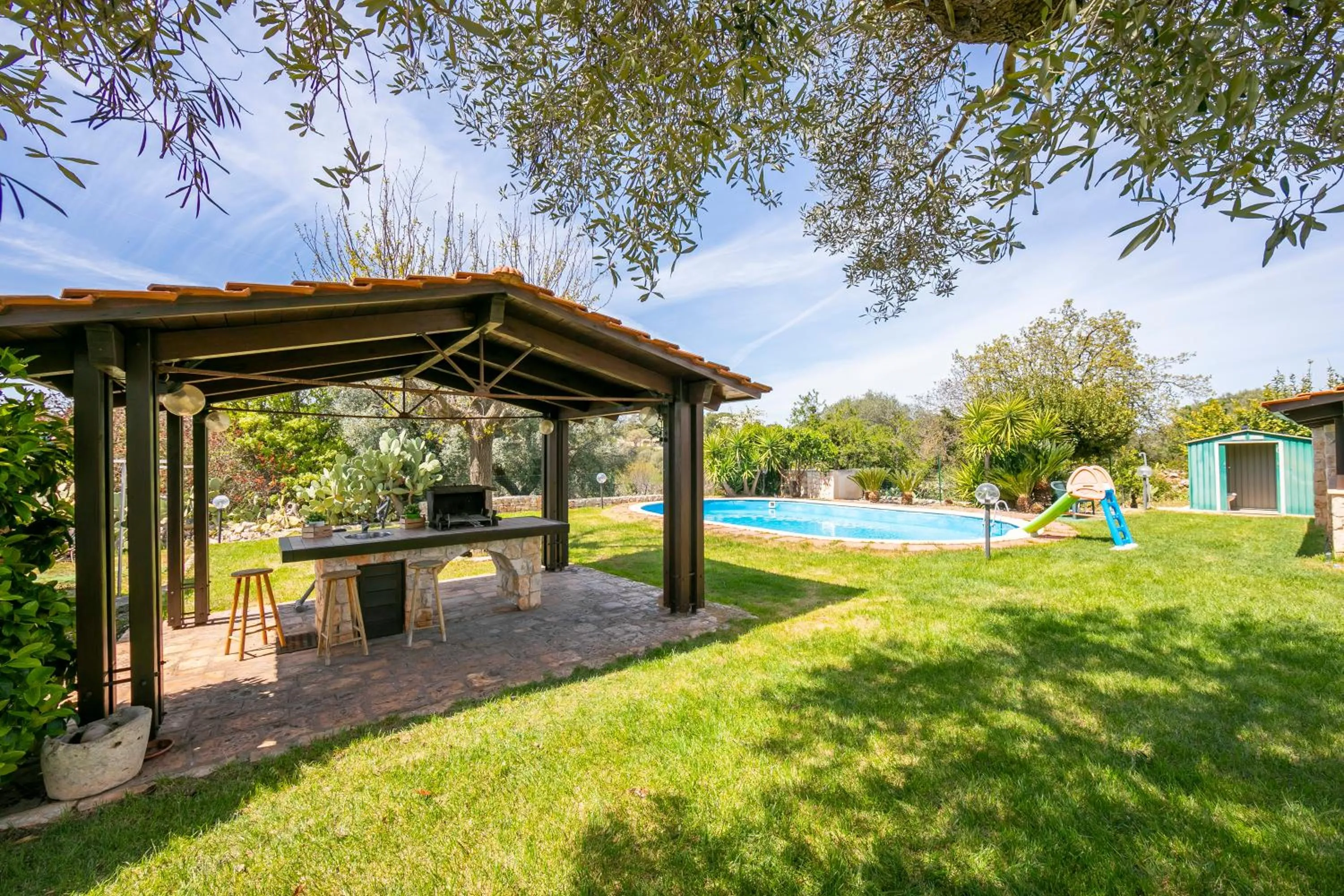 Garden in La Casa Sulla Roccia Trulli Pool - Happy Rentals
