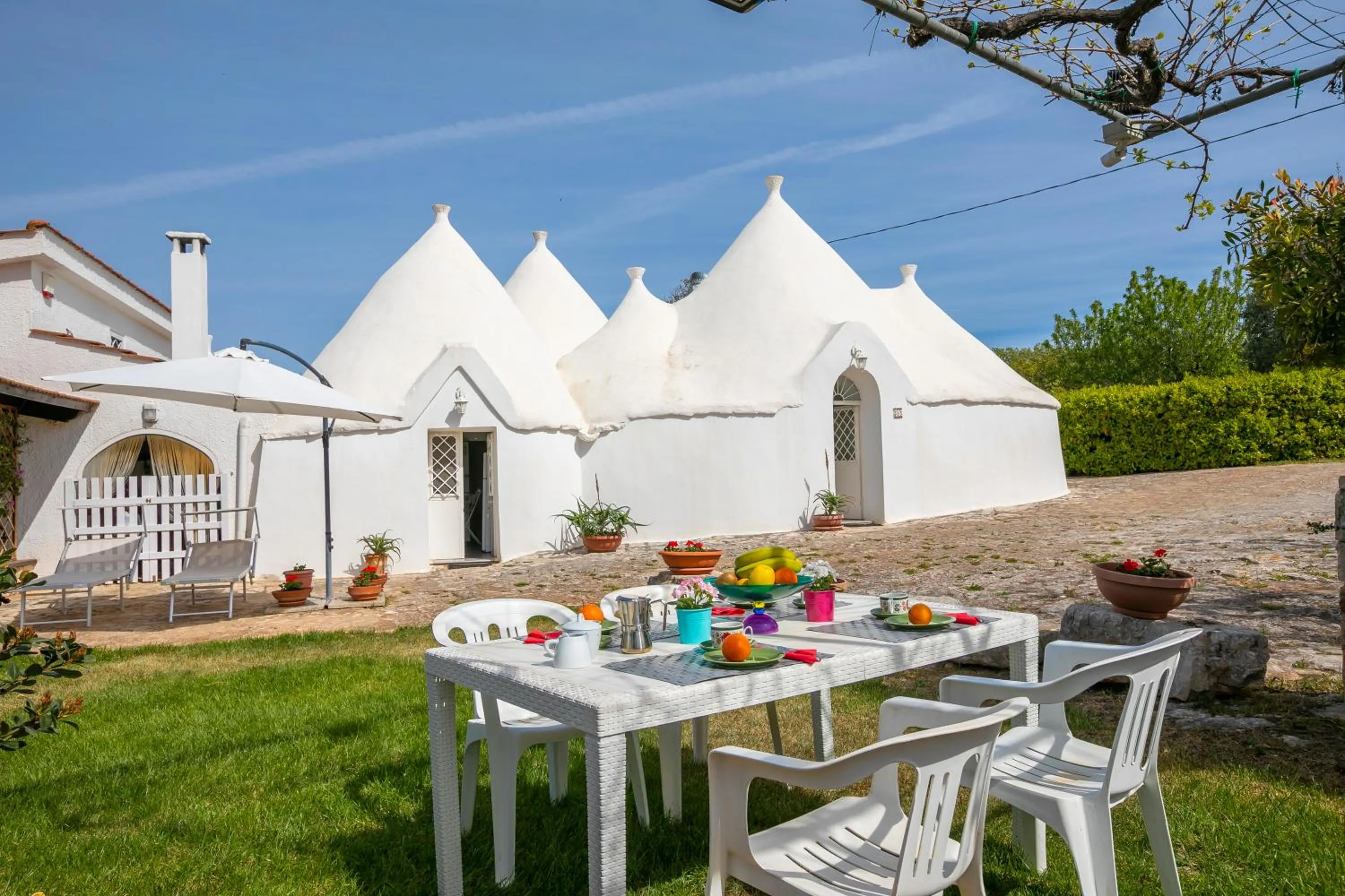 Dining area in La Casa Sulla Roccia Trulli Pool - Happy Rentals