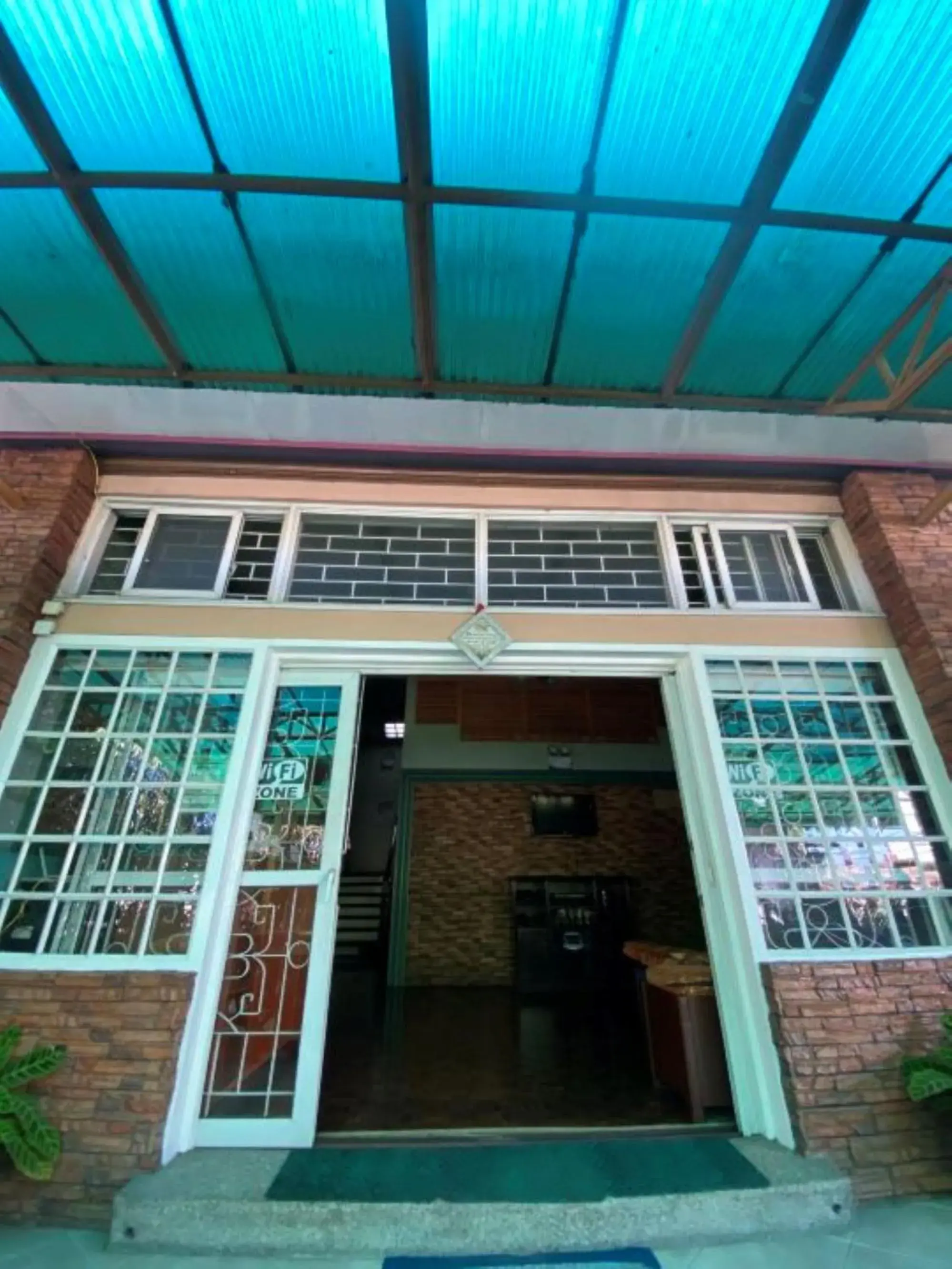 Facade/entrance in RedDoorz Hostel at MRC Residences Baguio Facade/entrance in RedDoorz Hostel at MRC Residences Baguio