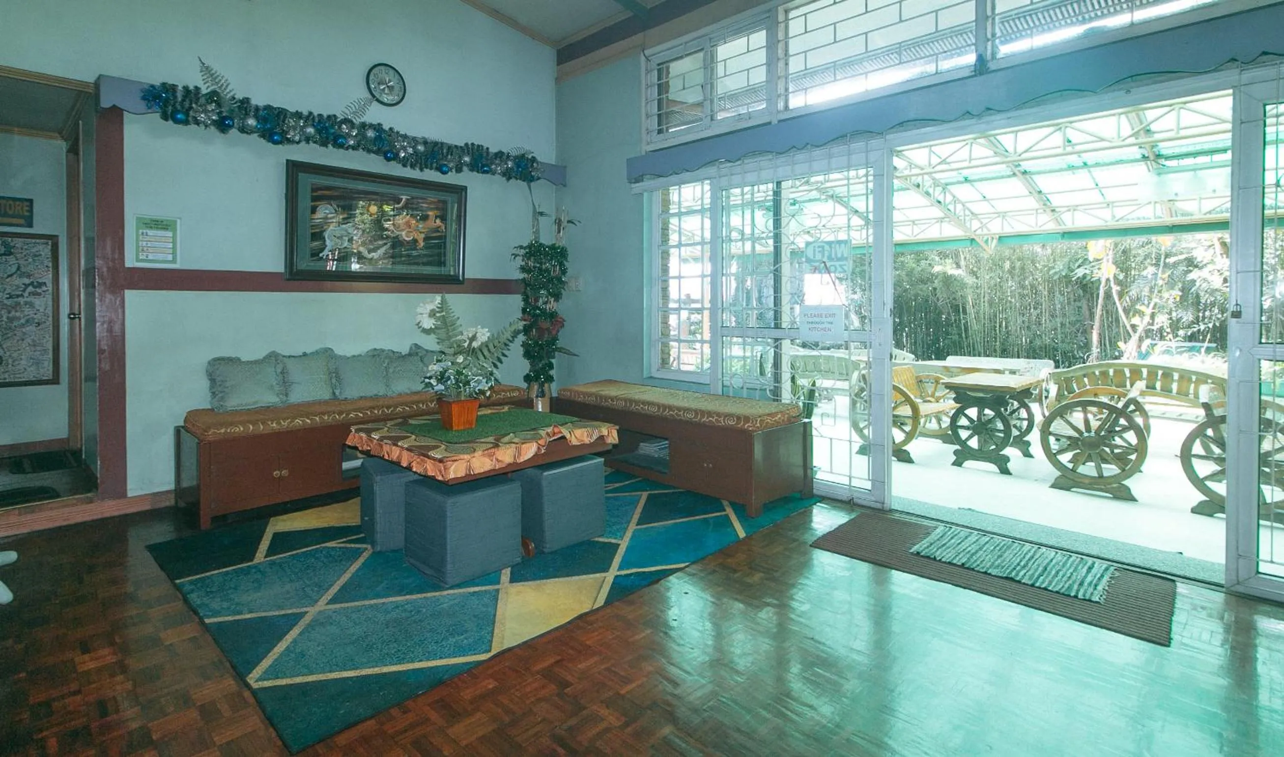 Seating area in RedDoorz Hostel at MRC Residences Baguio