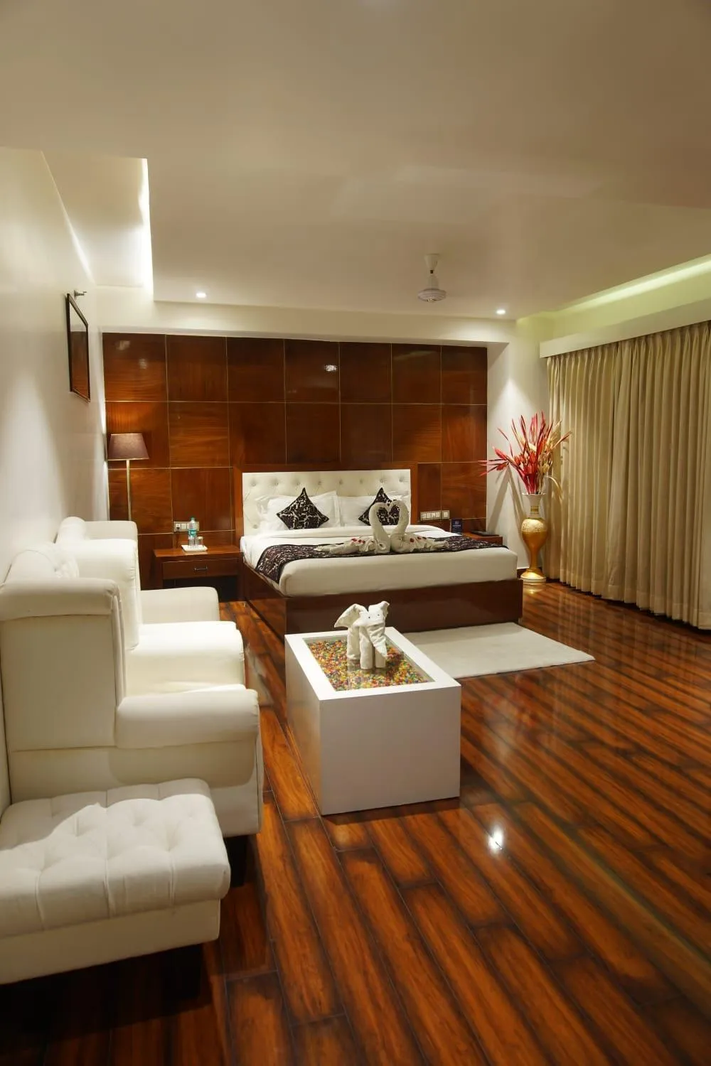Living room, Bed in Grand Geet Hotels