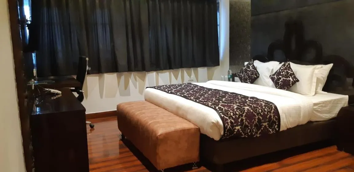 Photo of the whole room, Bed in Grand Geet Hotels