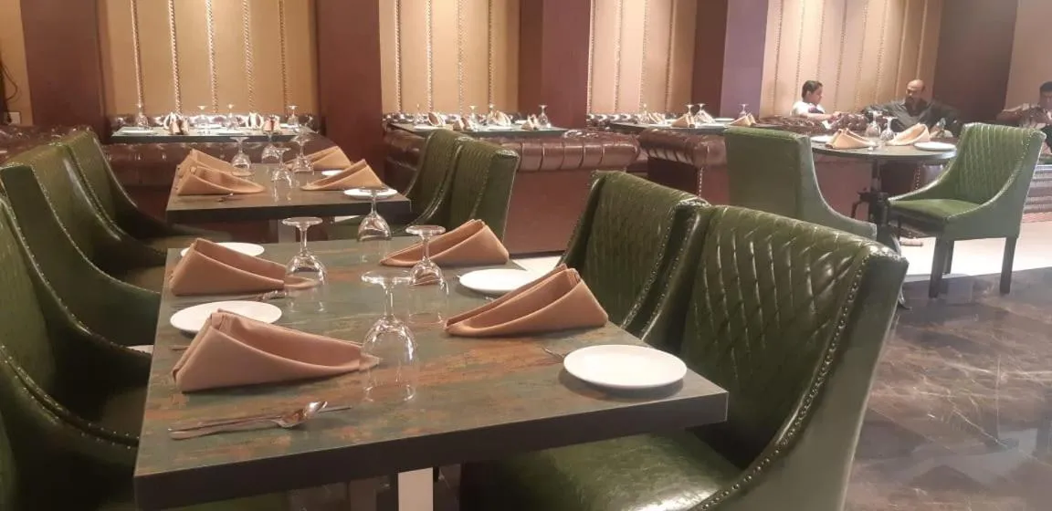 Restaurant/places to eat in Grand Geet Hotels