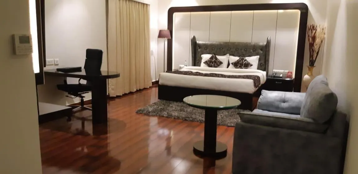 Living room, Bed in Grand Geet Hotels