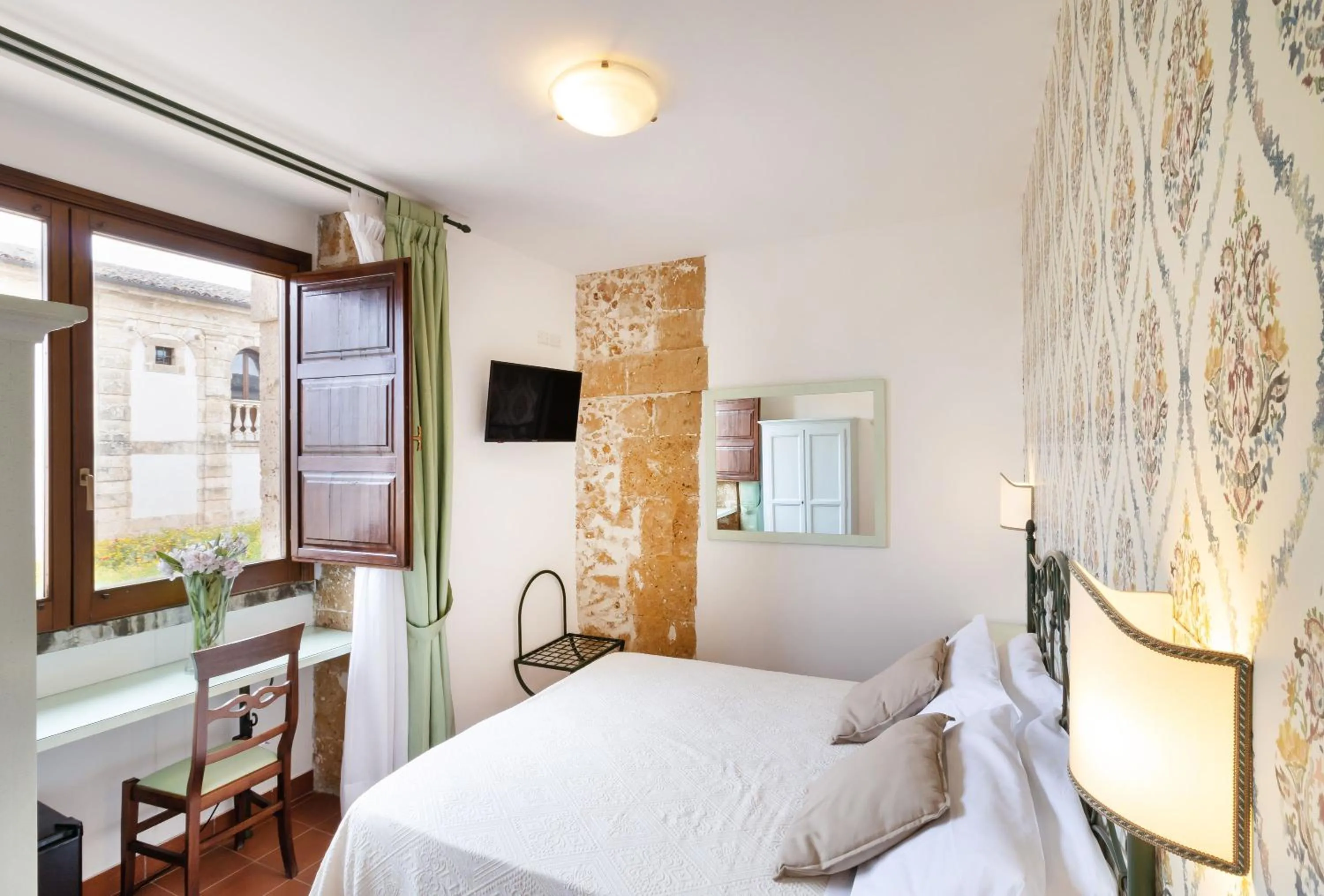 Bedroom, Bed in Hotel Villa Favorita