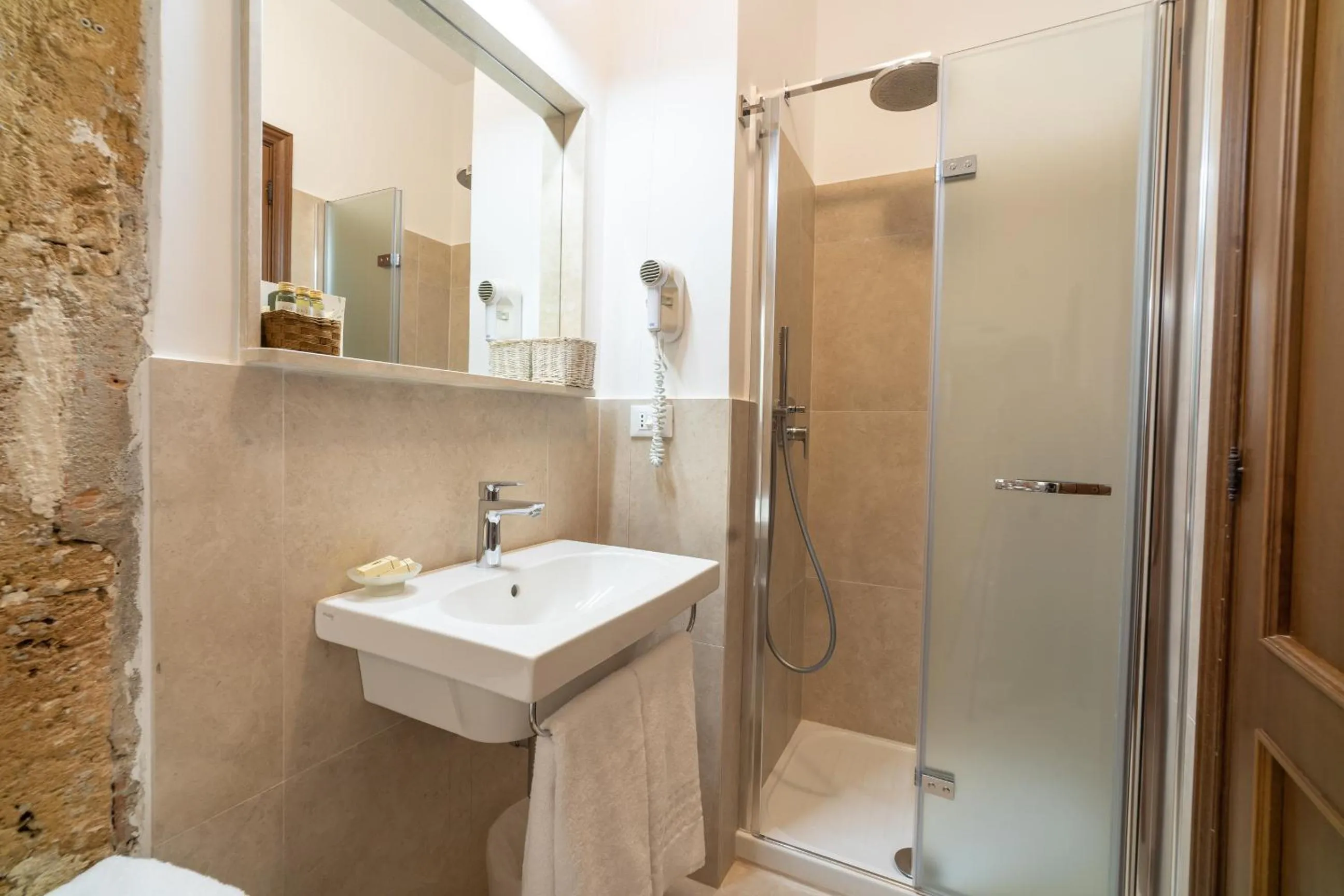 Bathroom in Hotel Villa Favorita