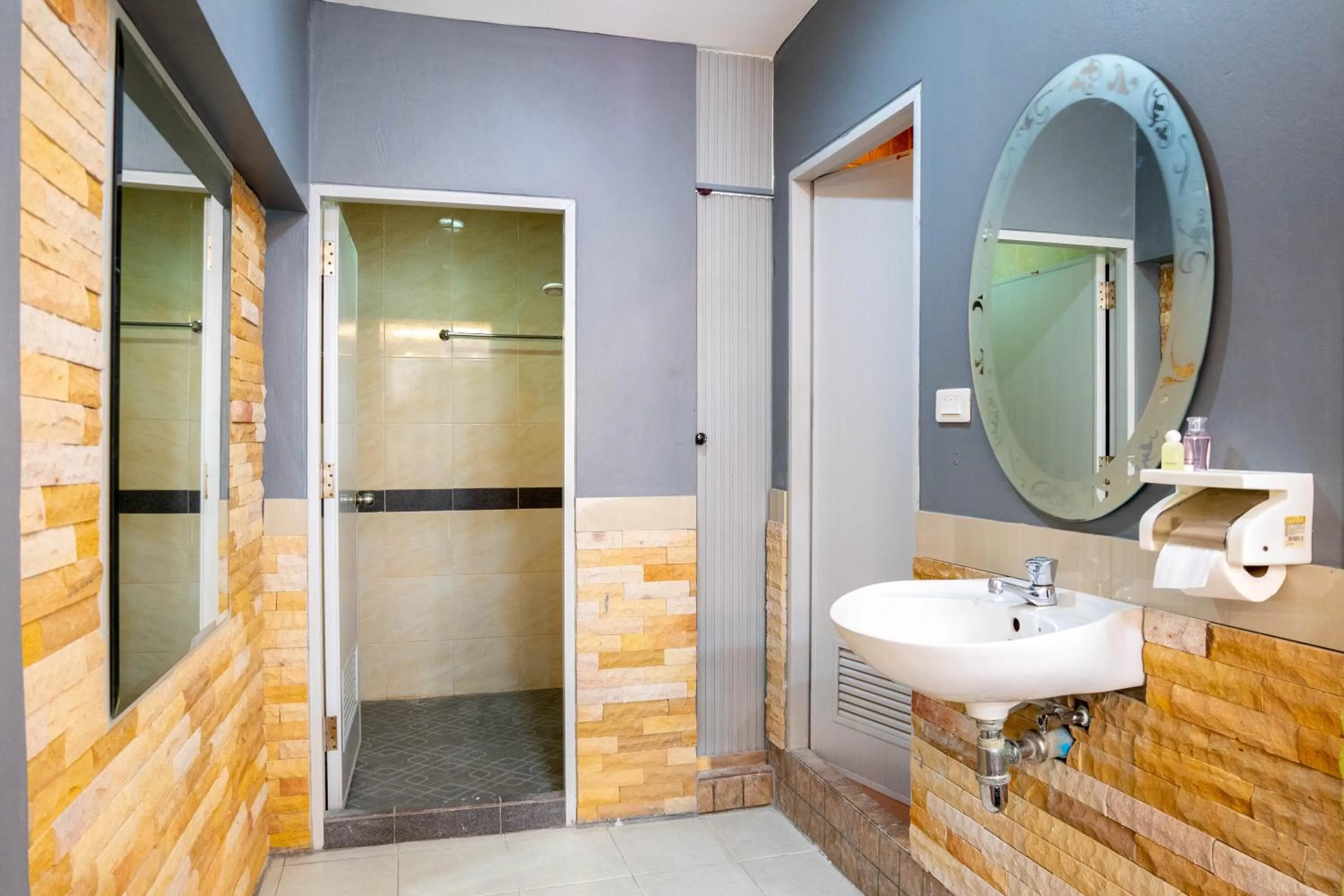 Shower in Usman Halal Home