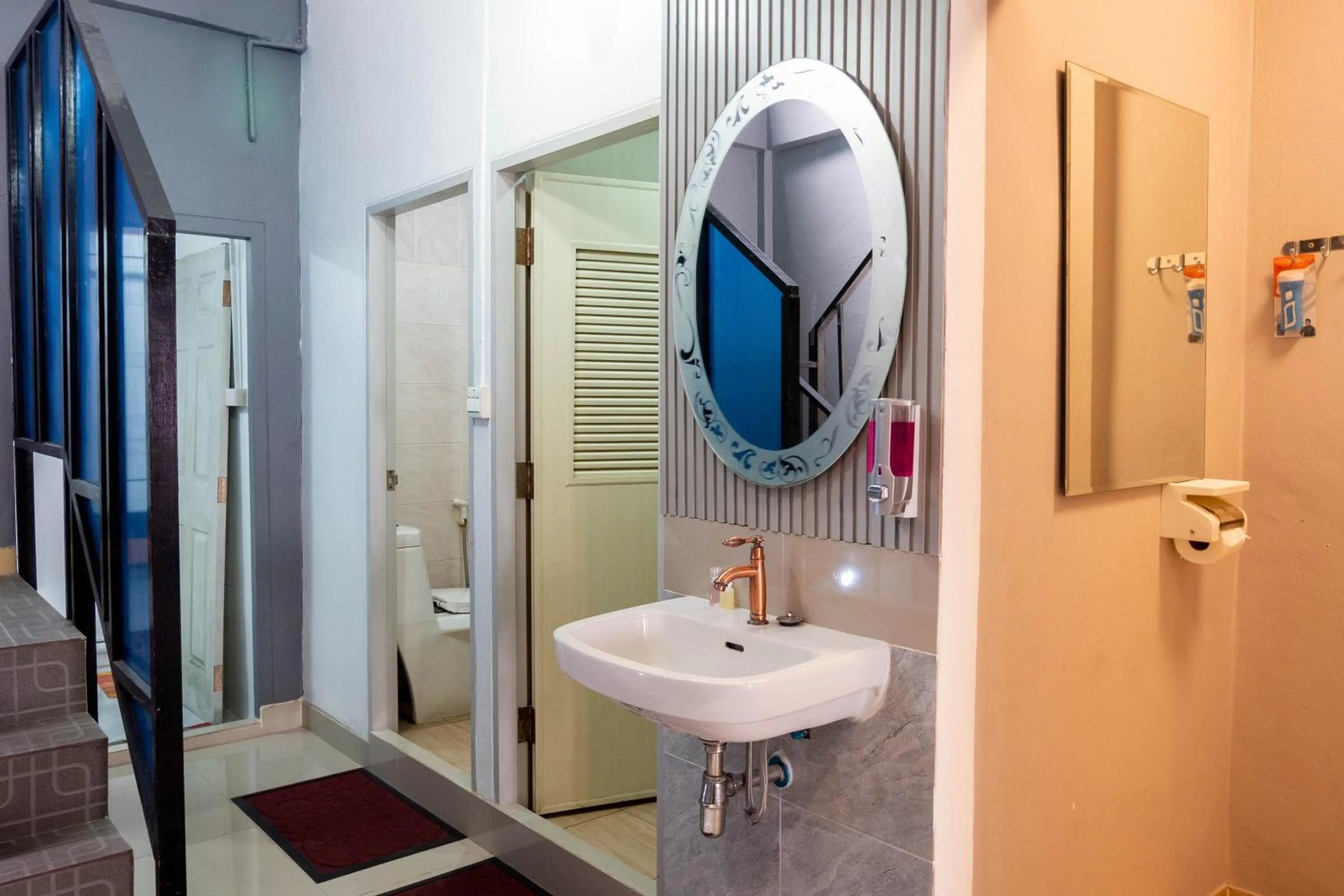 Shower in Usman Halal Home