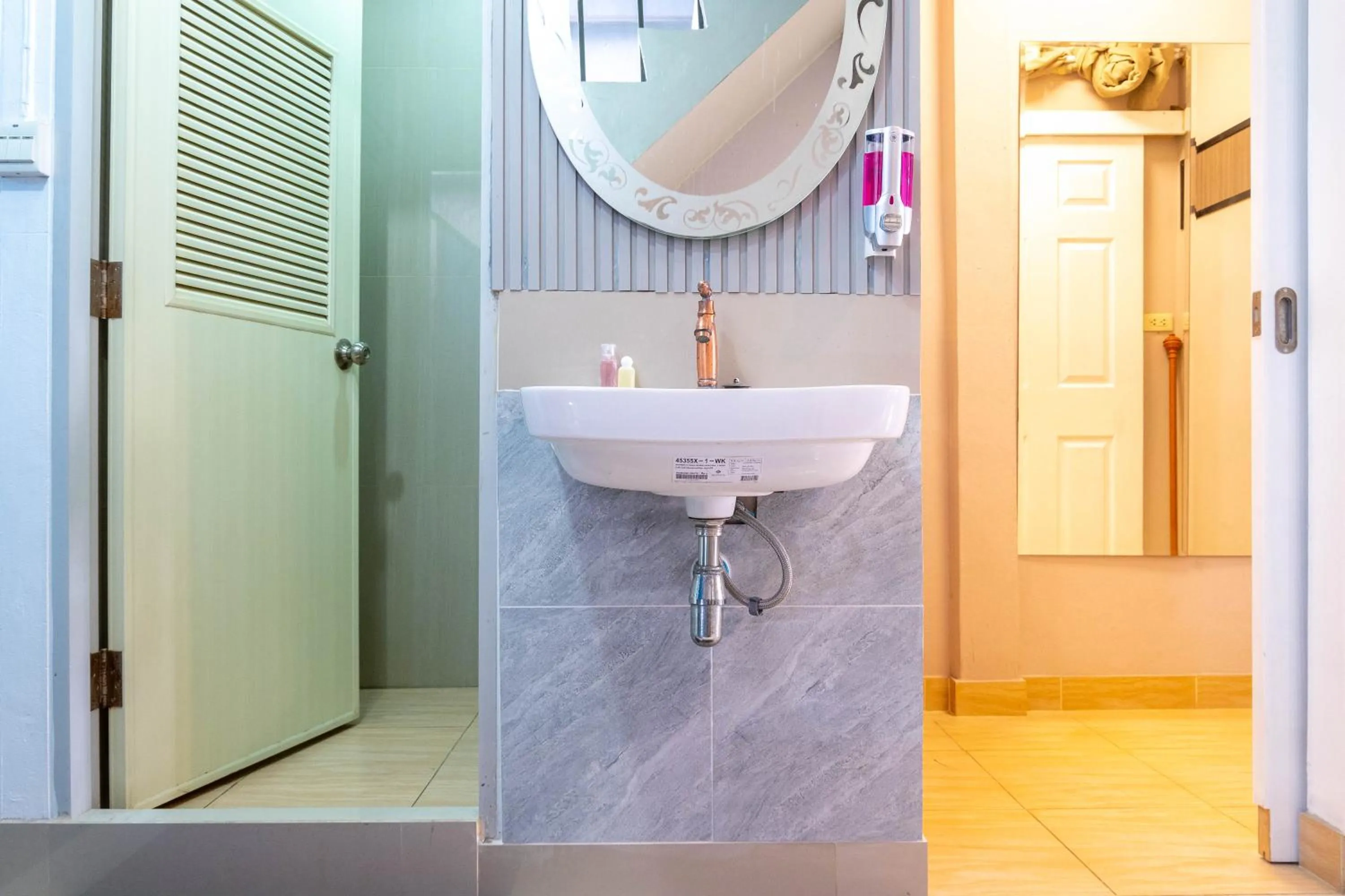 Shower in Usman Halal Home