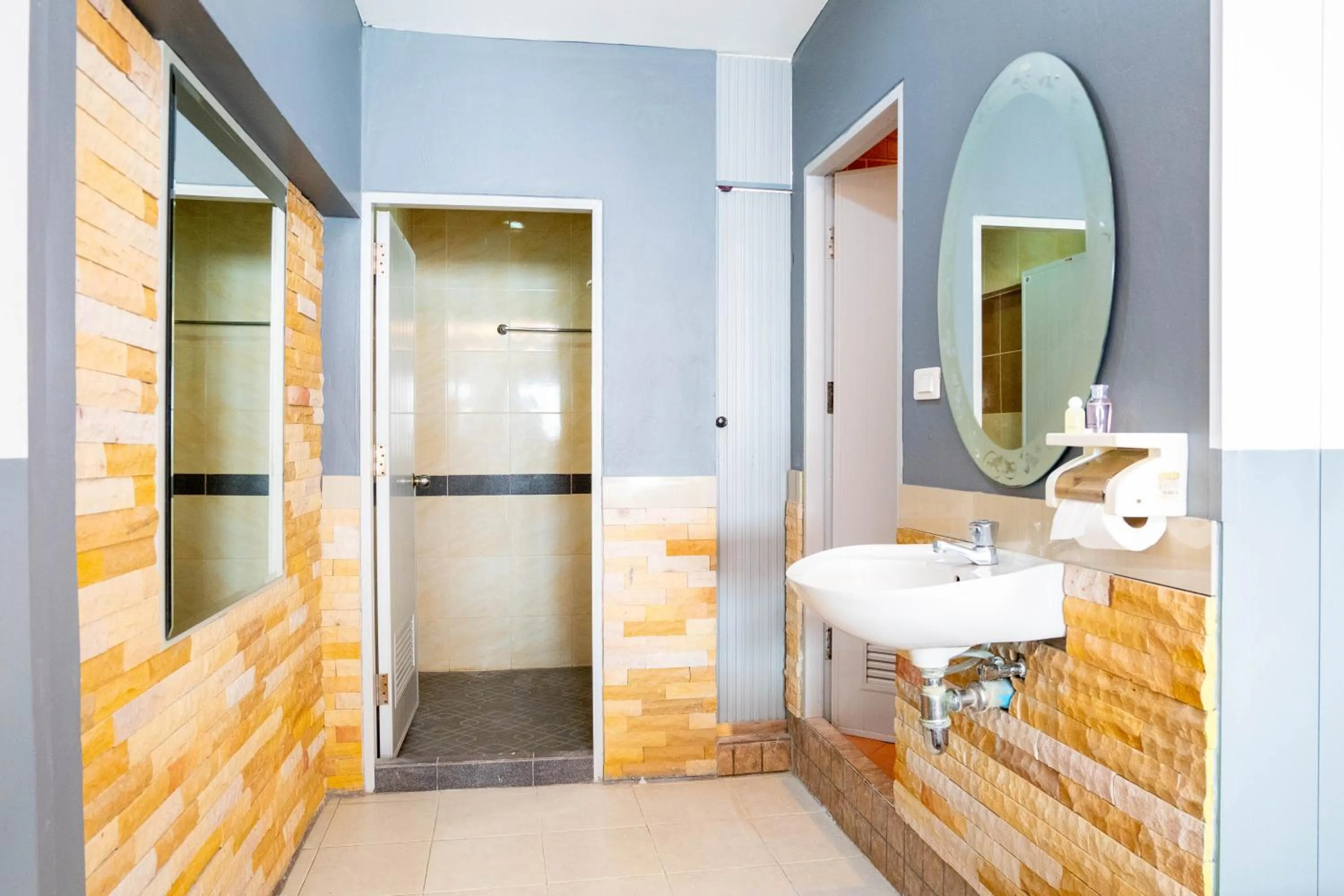 Shower in Usman Halal Home