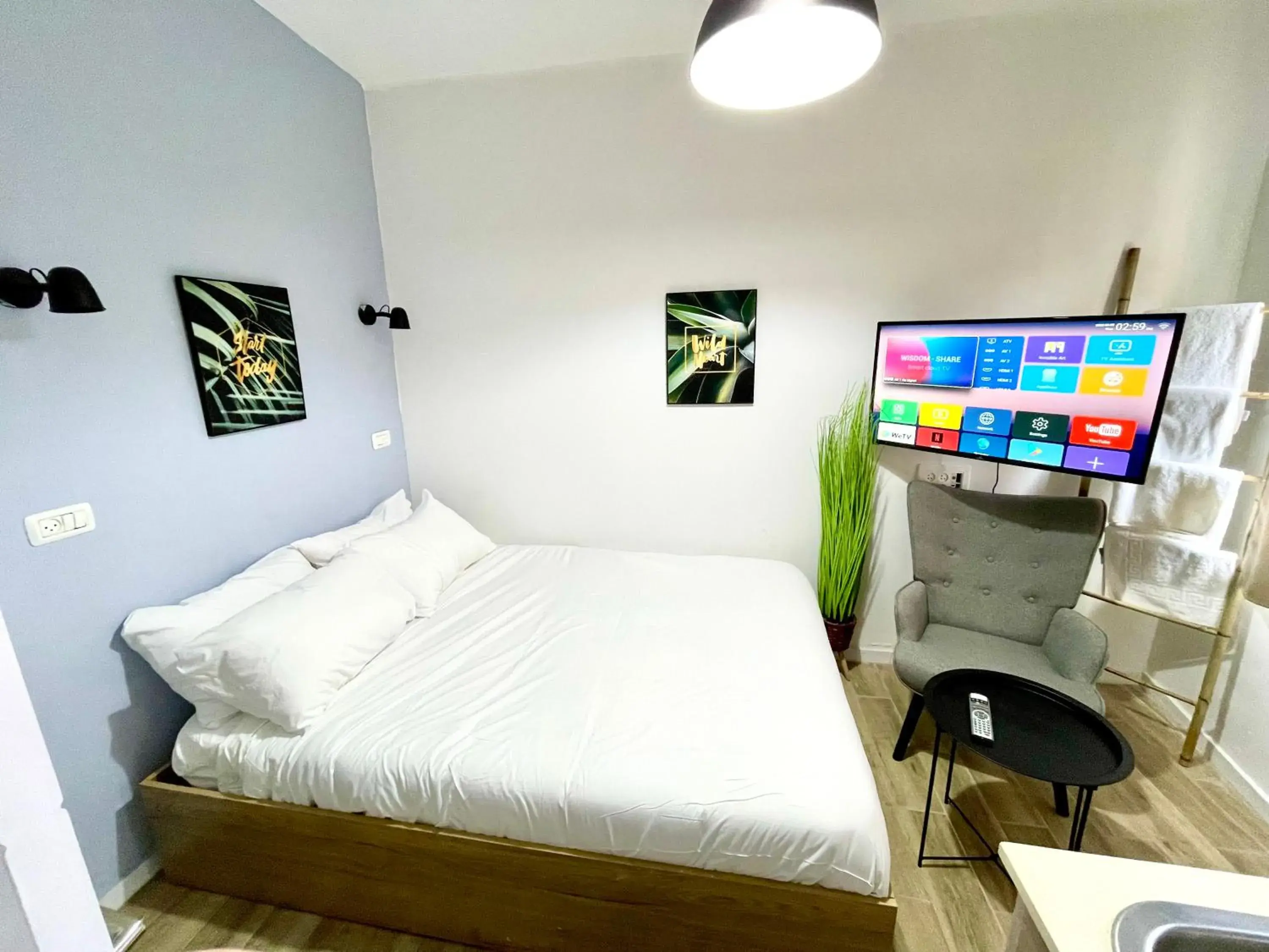 Budget Double Room in Aju Ben Yehuda 23 Budget Double Room in Aju Ben Yehuda 23