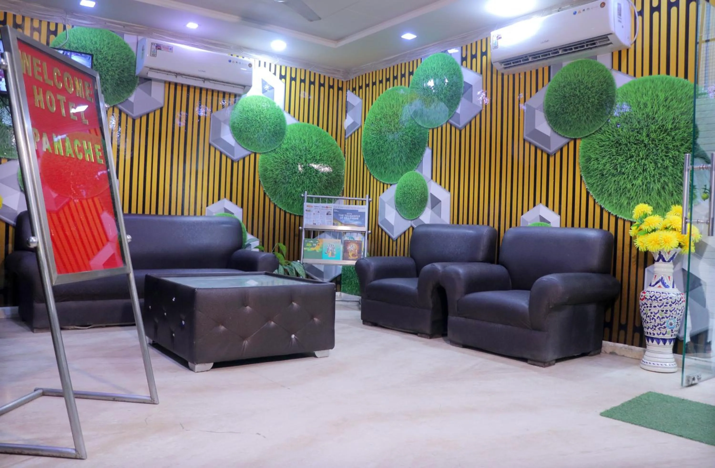 Lobby or reception in Hotel Panache 500 Mtrs From Shri Krishna Janma bhumi Teample