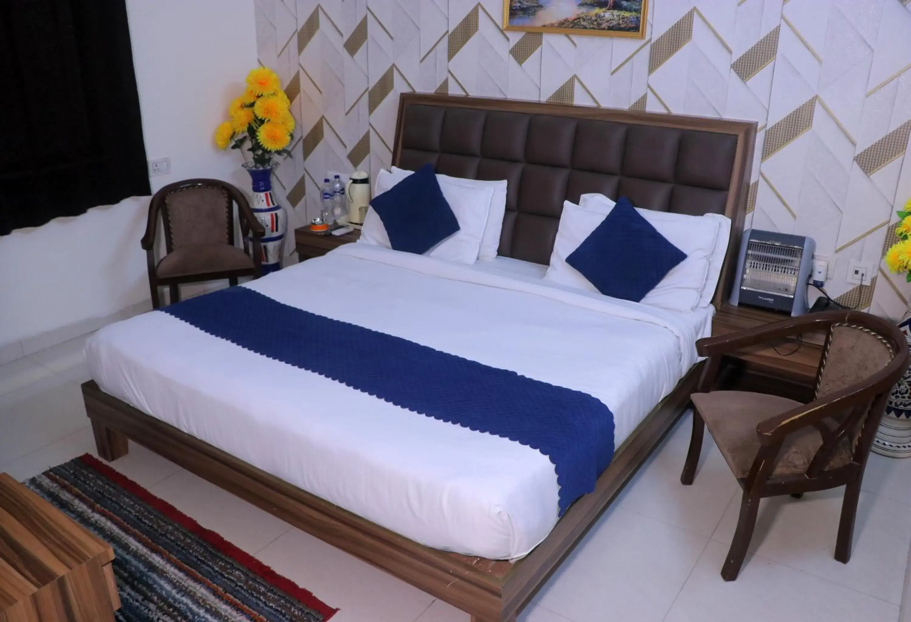 Bedroom, Bed in Hotel Panache 500 Mtrs From Shri Krishna Janma bhumi Teample Bedroom, Bed in Hotel Panache 500 Mtrs From Shri Krishna Janma bhumi Teample