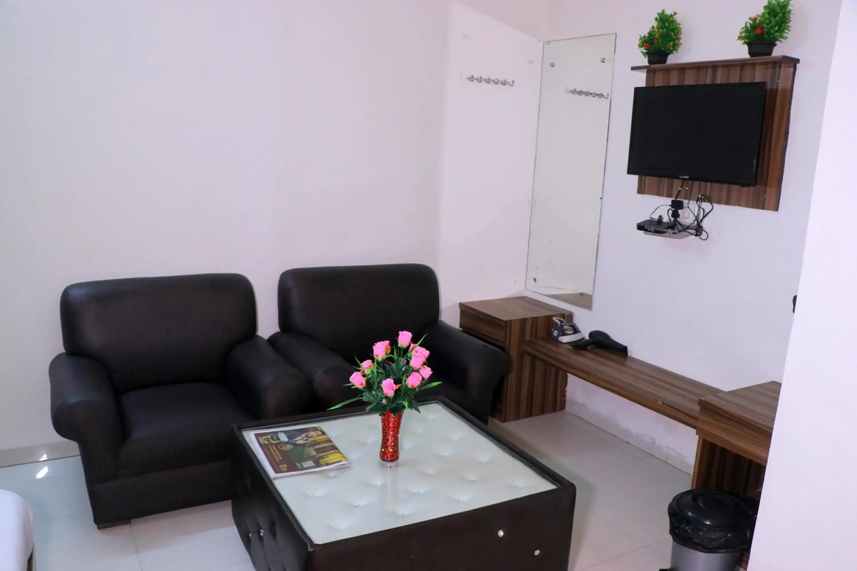 Bedroom in Hotel Panache 500 Mtrs From Shri Krishna Janma bhumi Teample Bedroom in Hotel Panache 500 Mtrs From Shri Krishna Janma bhumi Teample