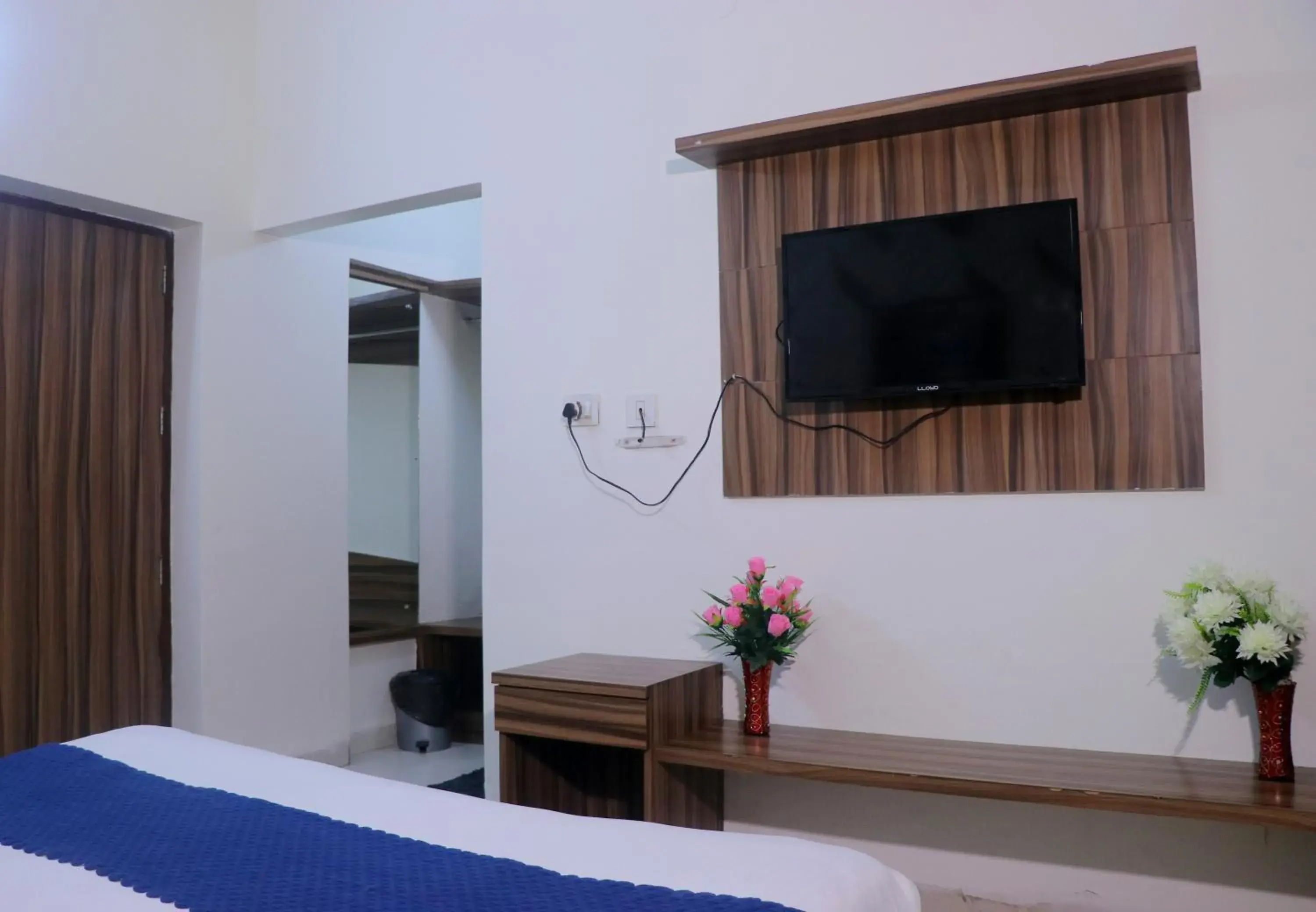 Bedroom, Bed in Hotel Panache 500 Mtrs From Shri Krishna Janma bhumi Teample Bedroom, Bed in Hotel Panache 500 Mtrs From Shri Krishna Janma bhumi Teample