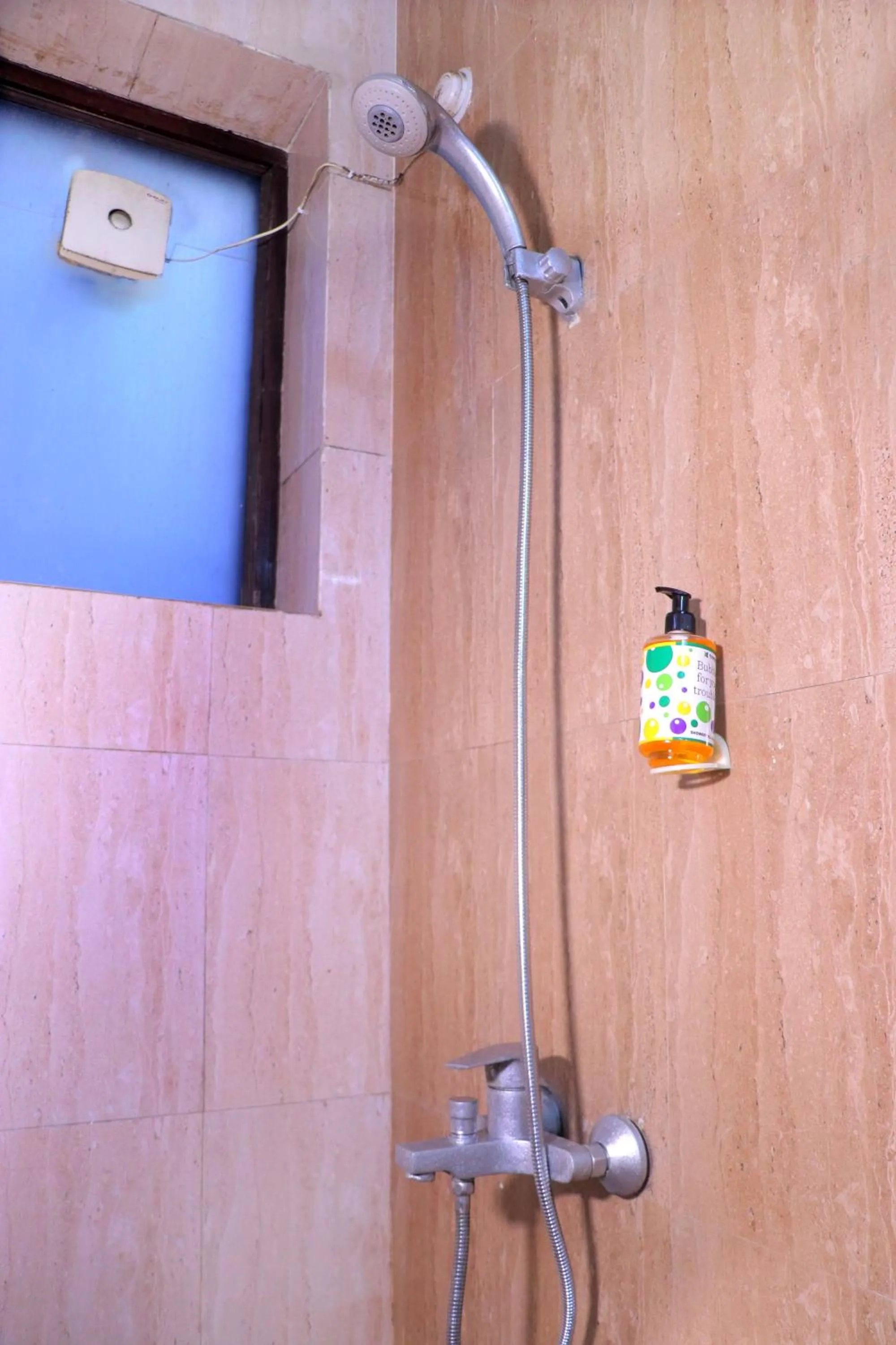 Bathroom in Hotel Panache 500 Mtrs From Shri Krishna Janma bhumi Teample