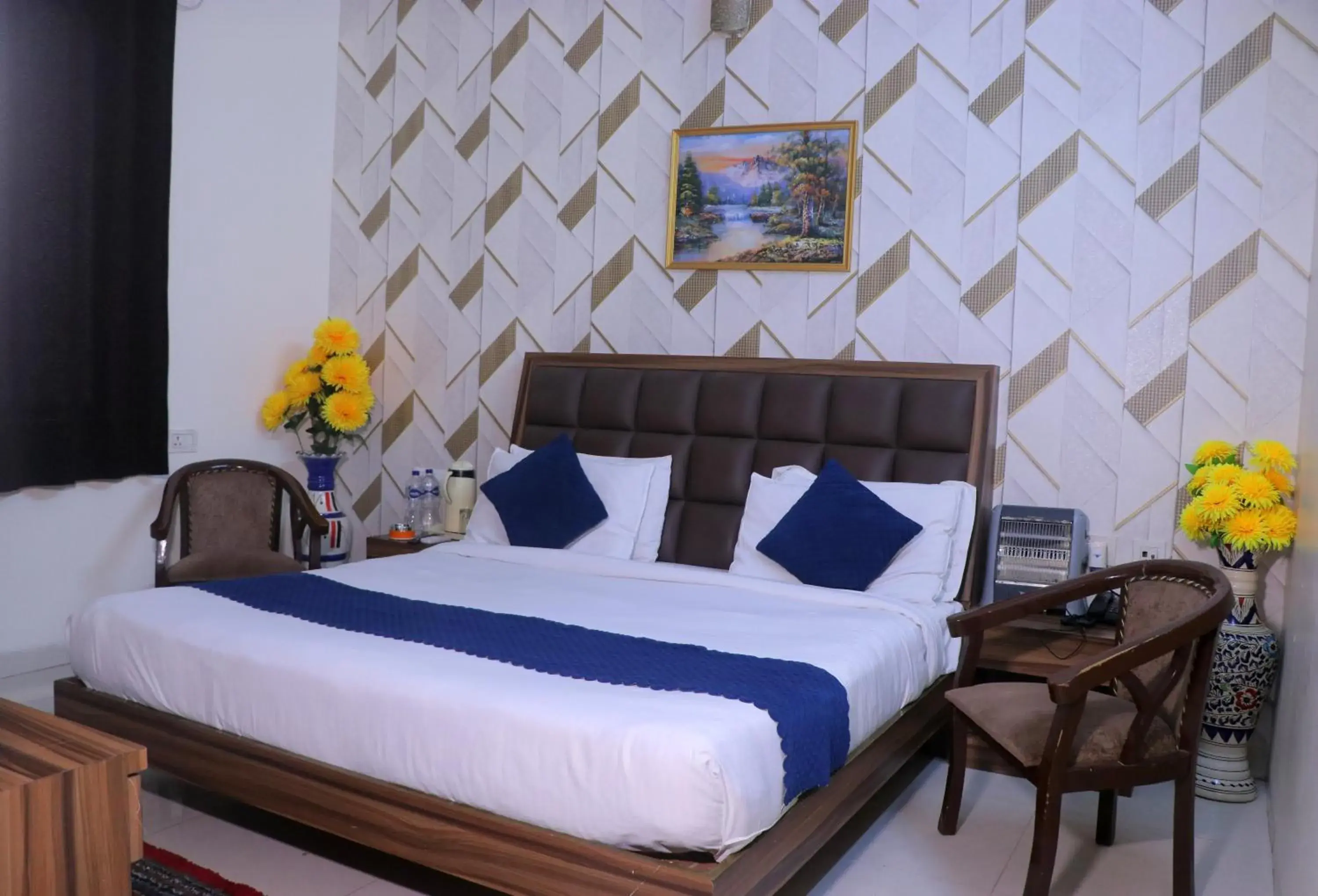 Bedroom, Bed in Hotel Panache 500 Mtrs From Shri Krishna Janma bhumi Teample Bedroom, Bed in Hotel Panache 500 Mtrs From Shri Krishna Janma bhumi Teample