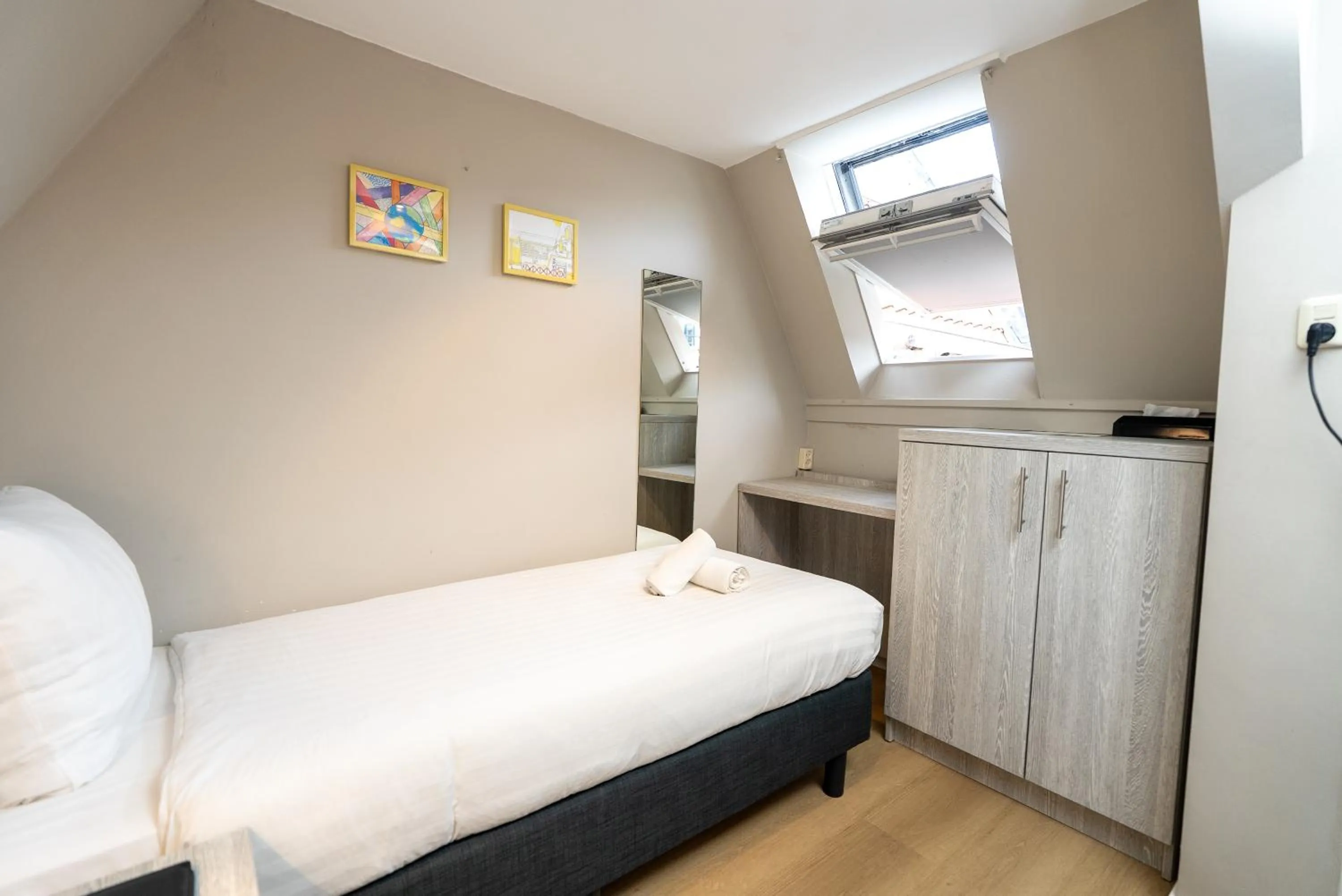 Bedroom, Bed in The Crown Hotel