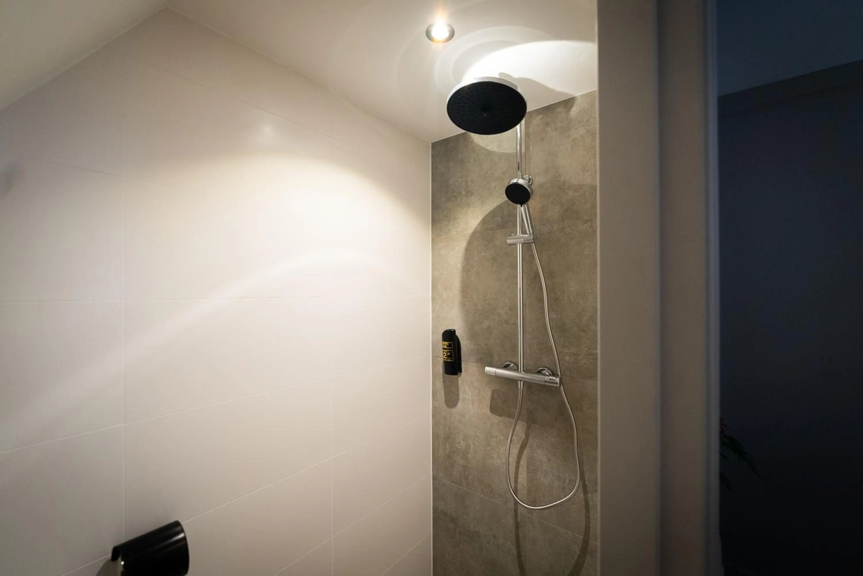 Shower in The Crown Hotel