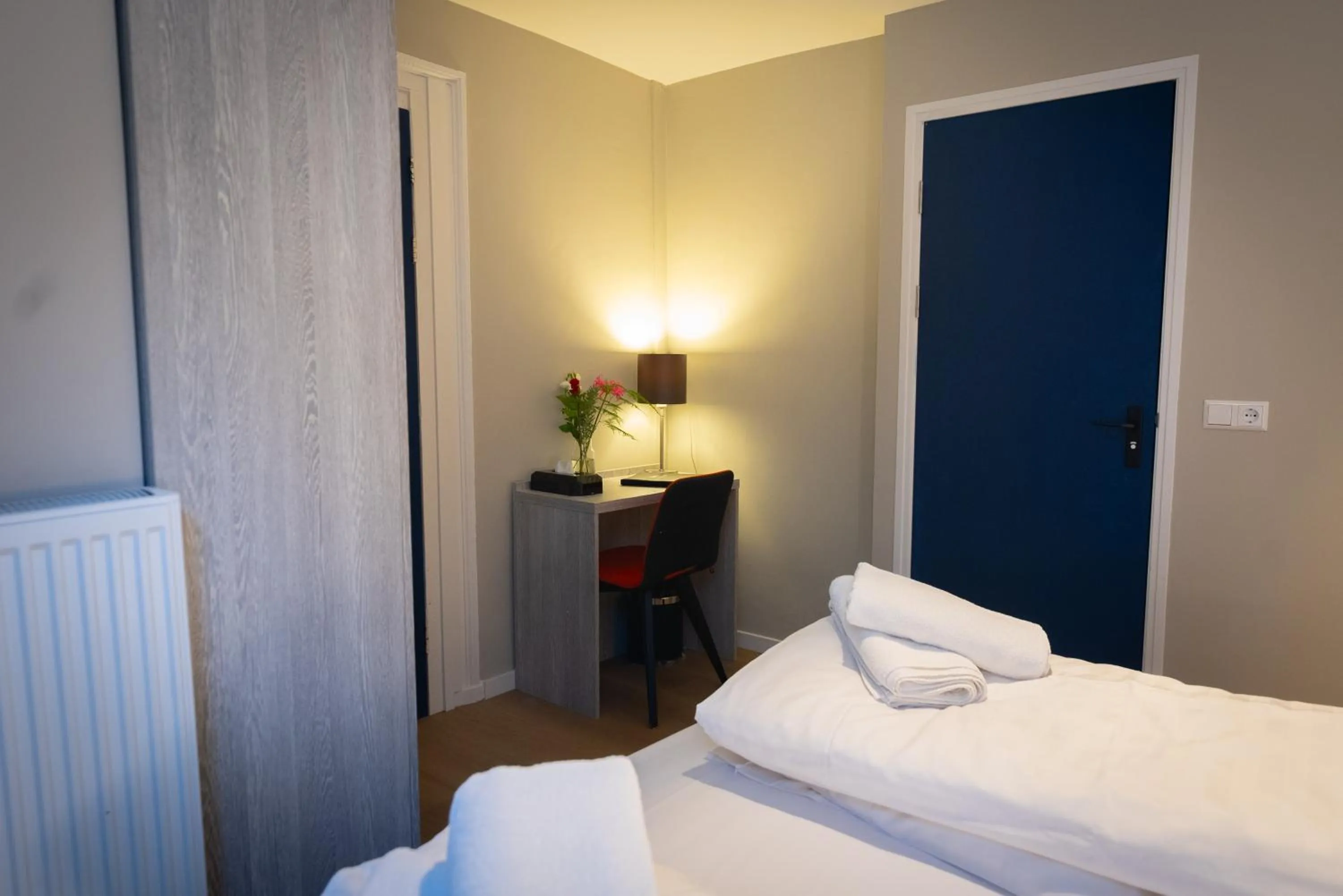 Photo of the whole room, Bed in The Crown Hotel