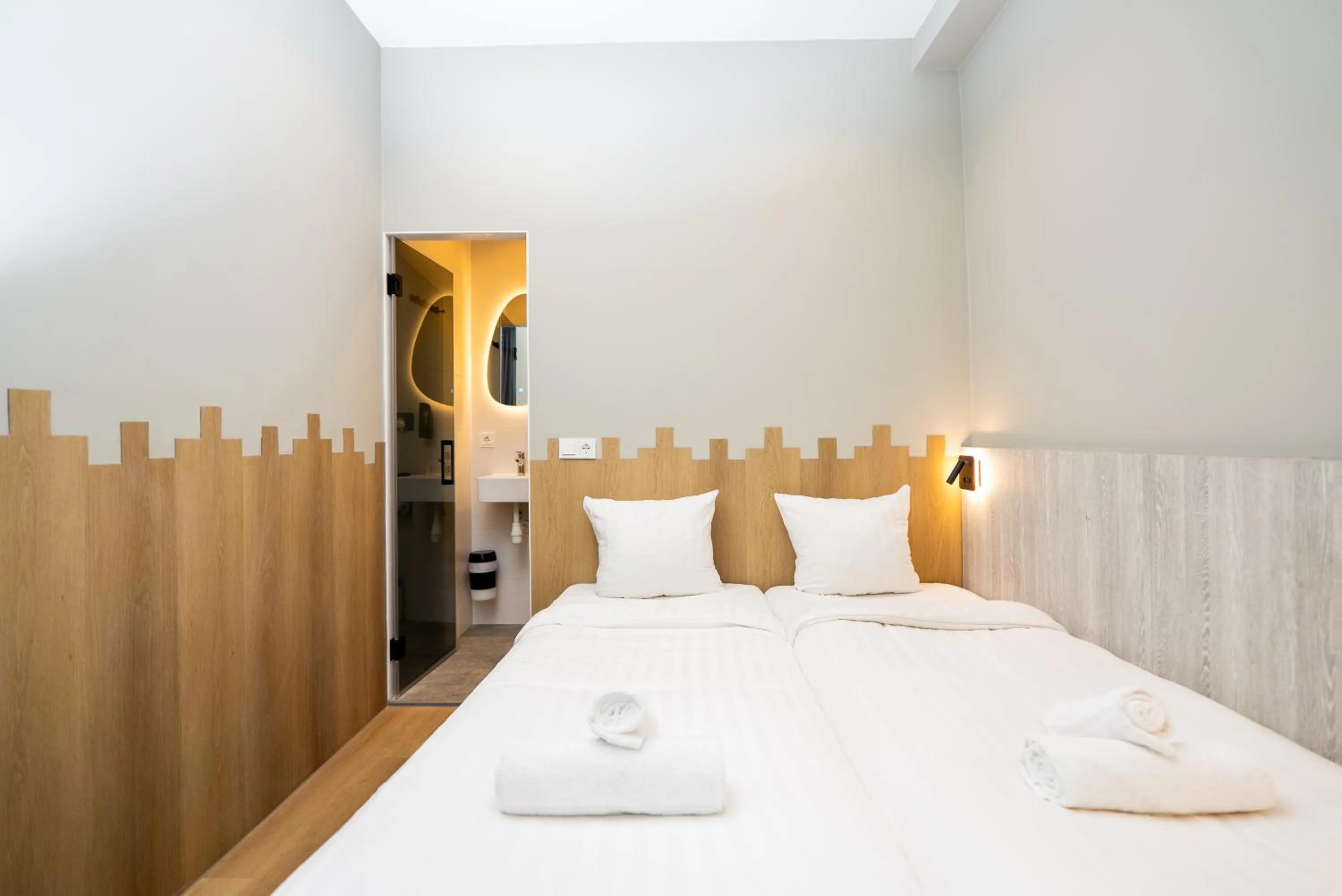 Bedroom, Bed in The Crown Hotel