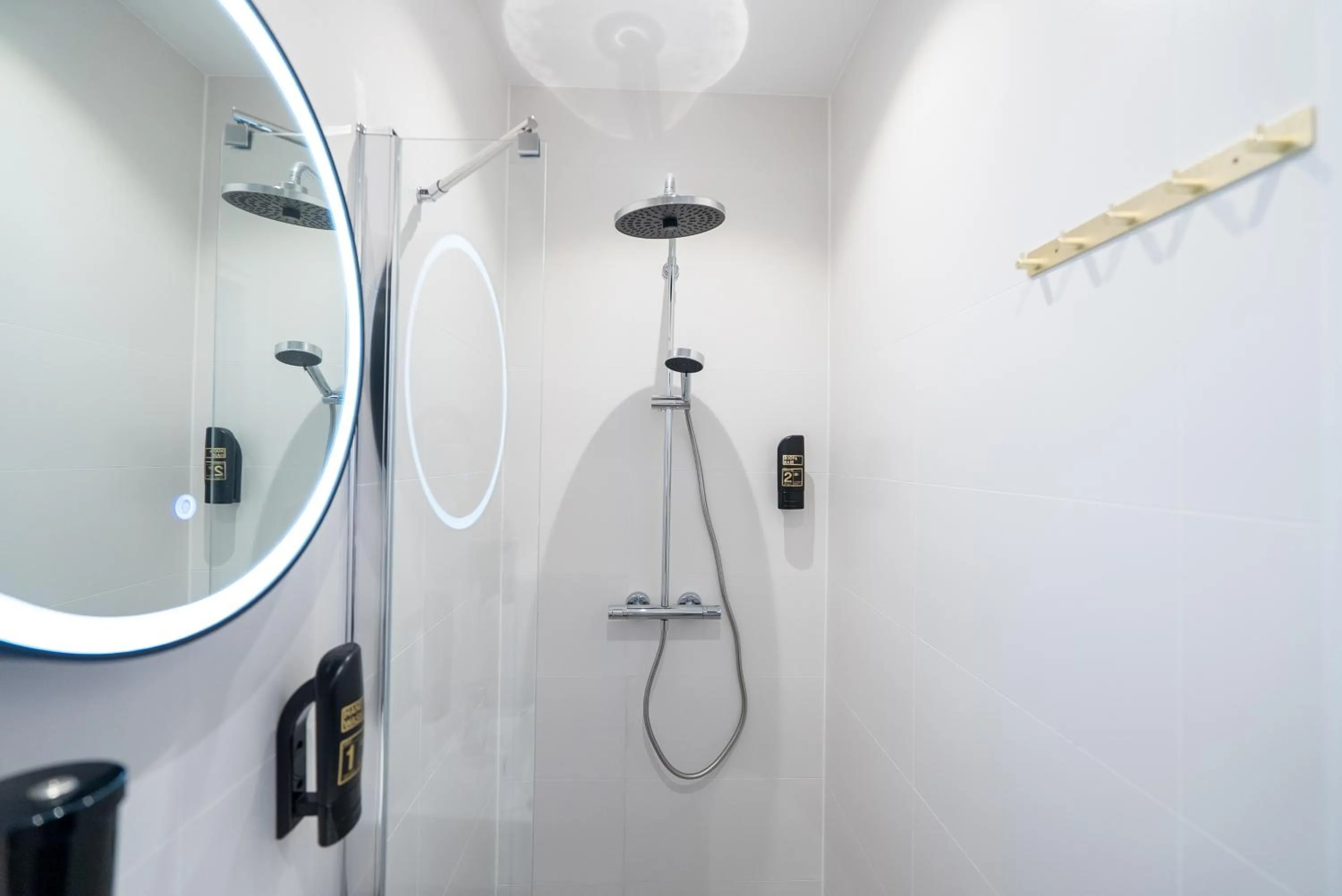 Shower in The Crown Hotel