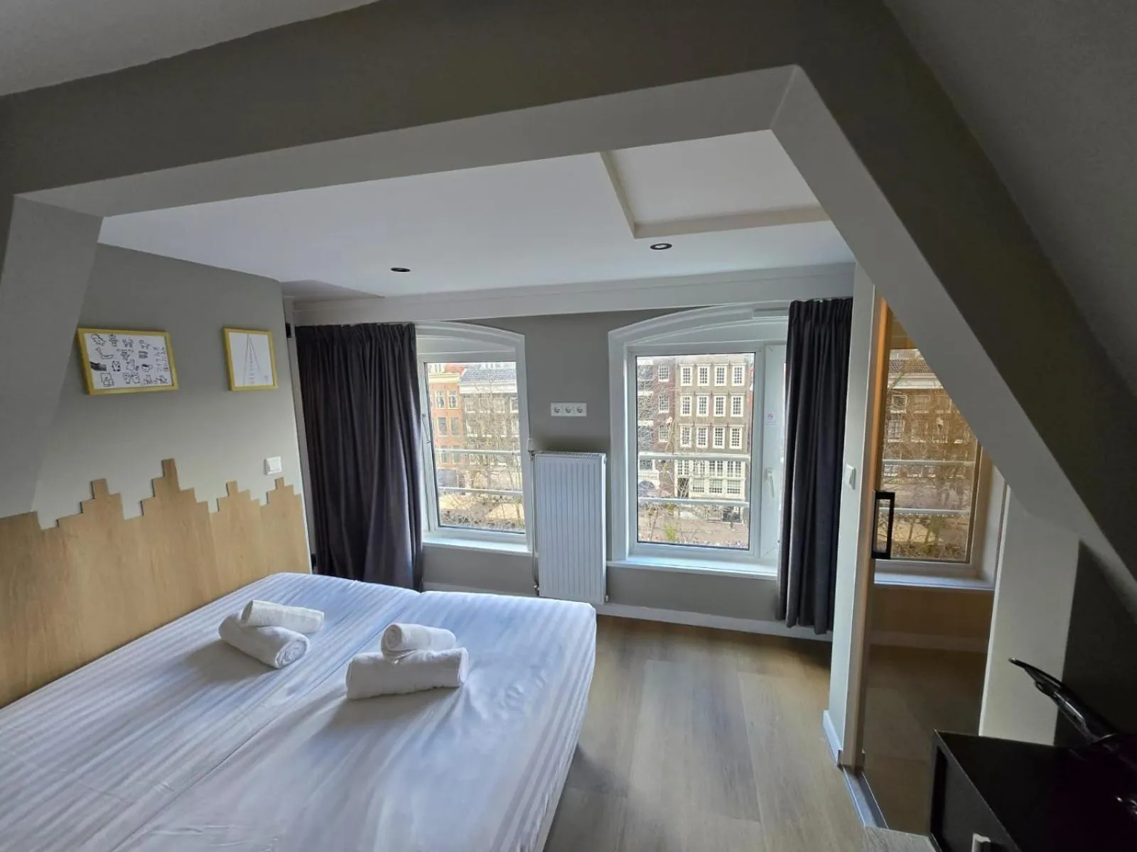 Bedroom, Bed in The Crown Hotel