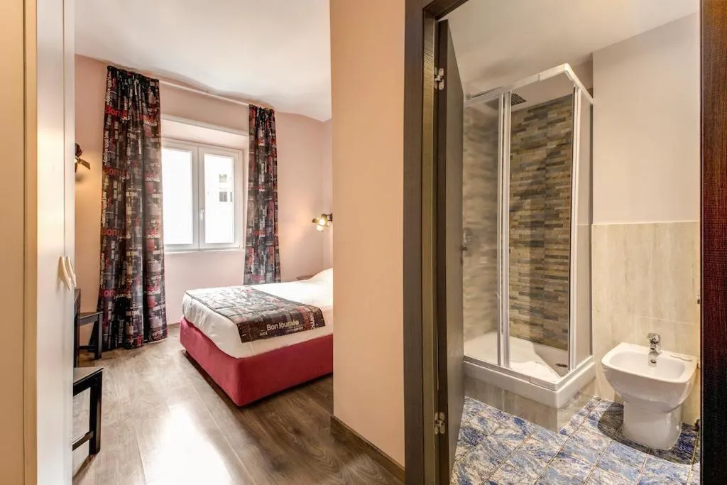 Shower, Bed in Residenza Belli Inn