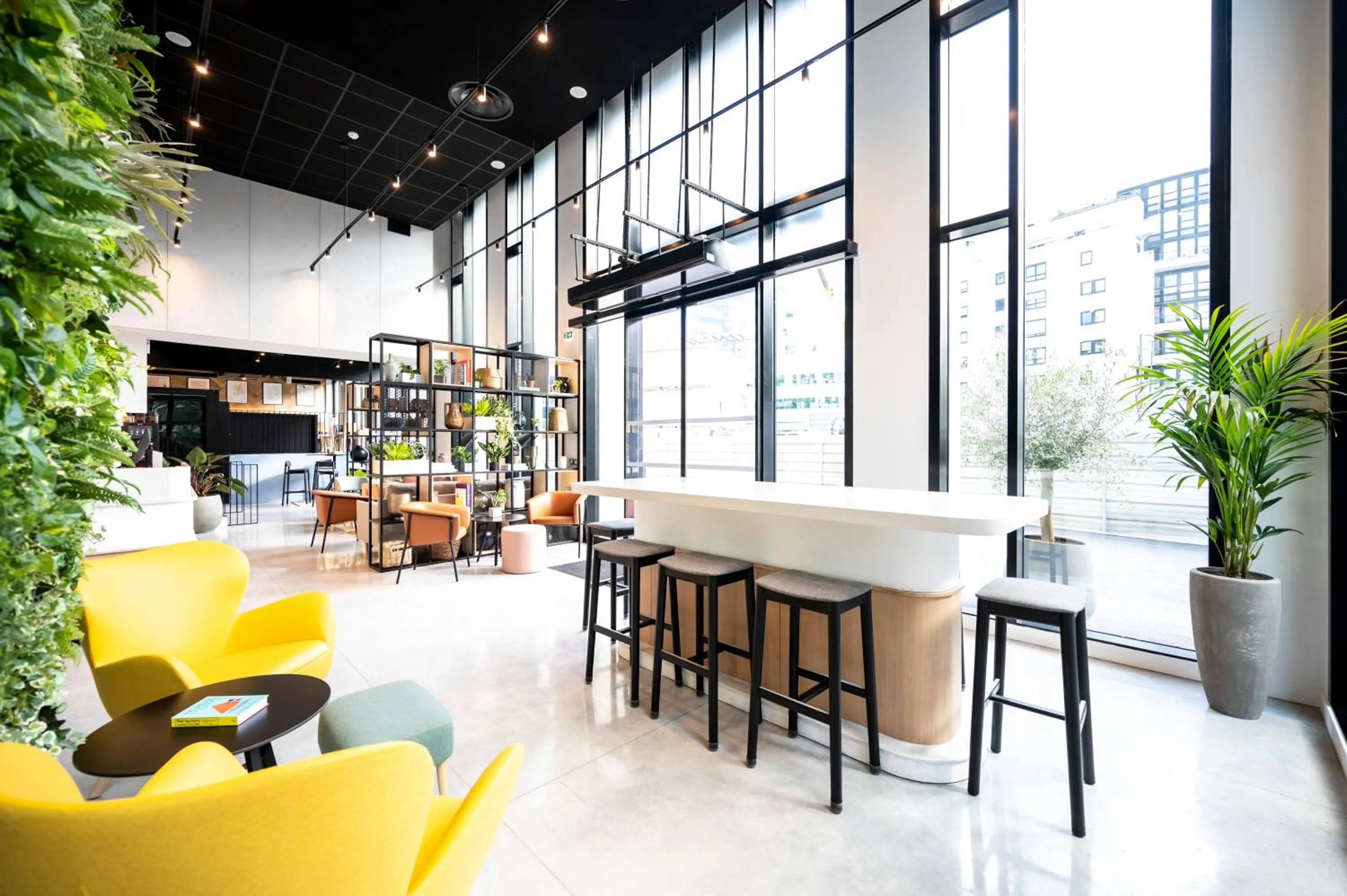 Restaurant/places to eat in Staycity Aparthotels Paris La Defense