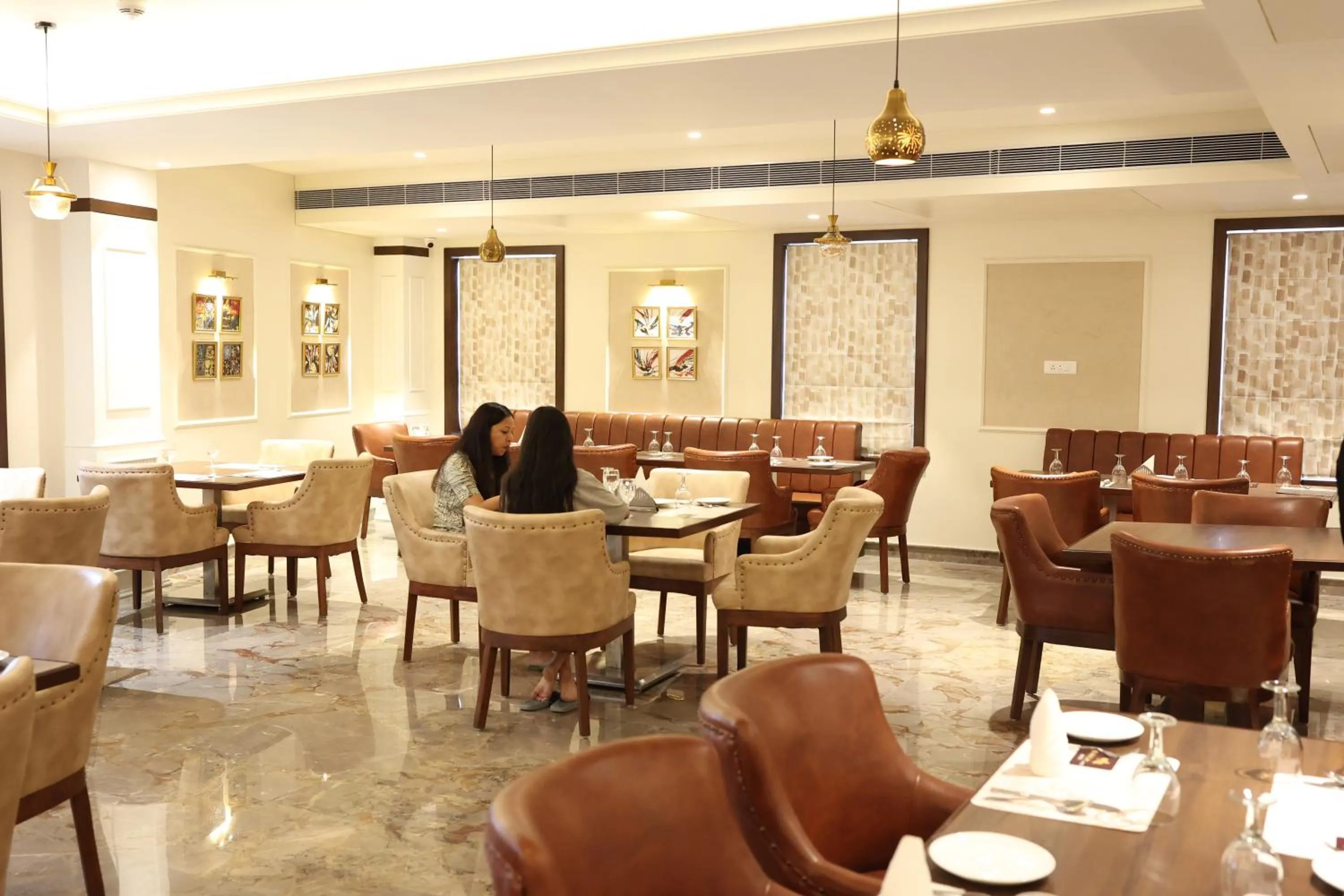 Restaurant/places to eat in Pride Hotel Bhopal