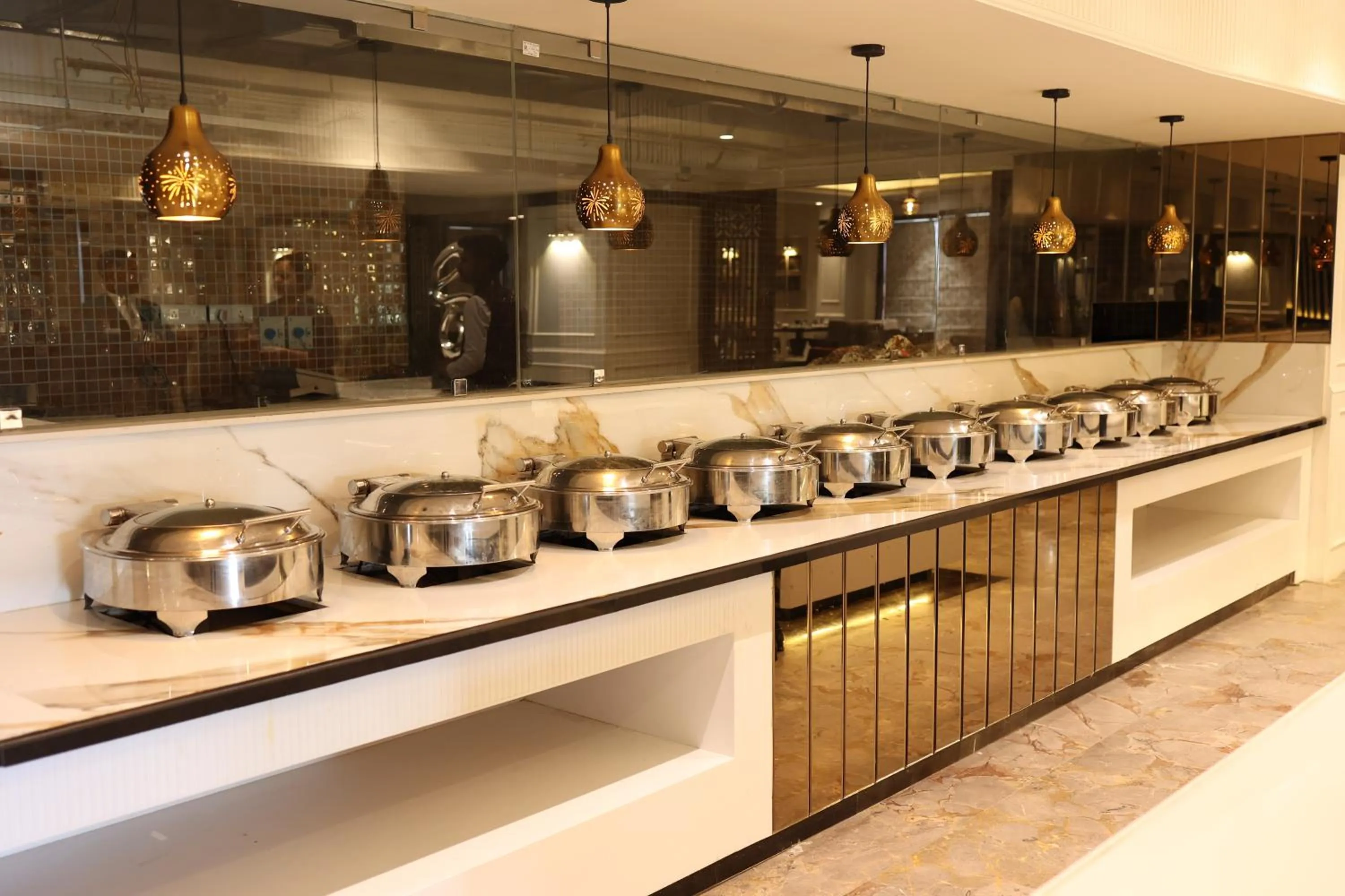 Restaurant/places to eat in Pride Hotel Bhopal