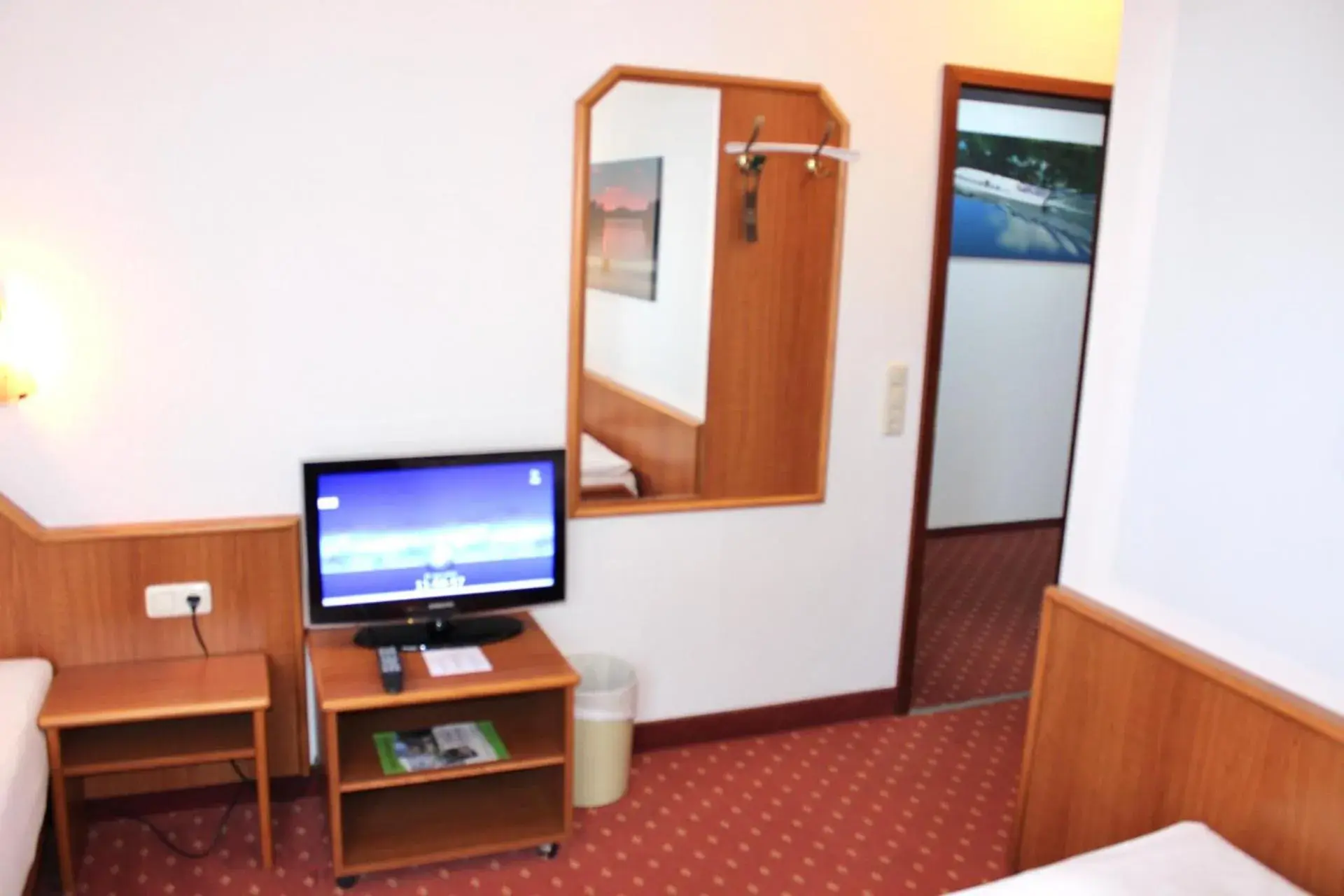 Twin Room with Garden View - single occupancy in Hotel Seerose Bad Malente Twin Room with Garden View - single occupancy in Hotel Seerose Bad Malente