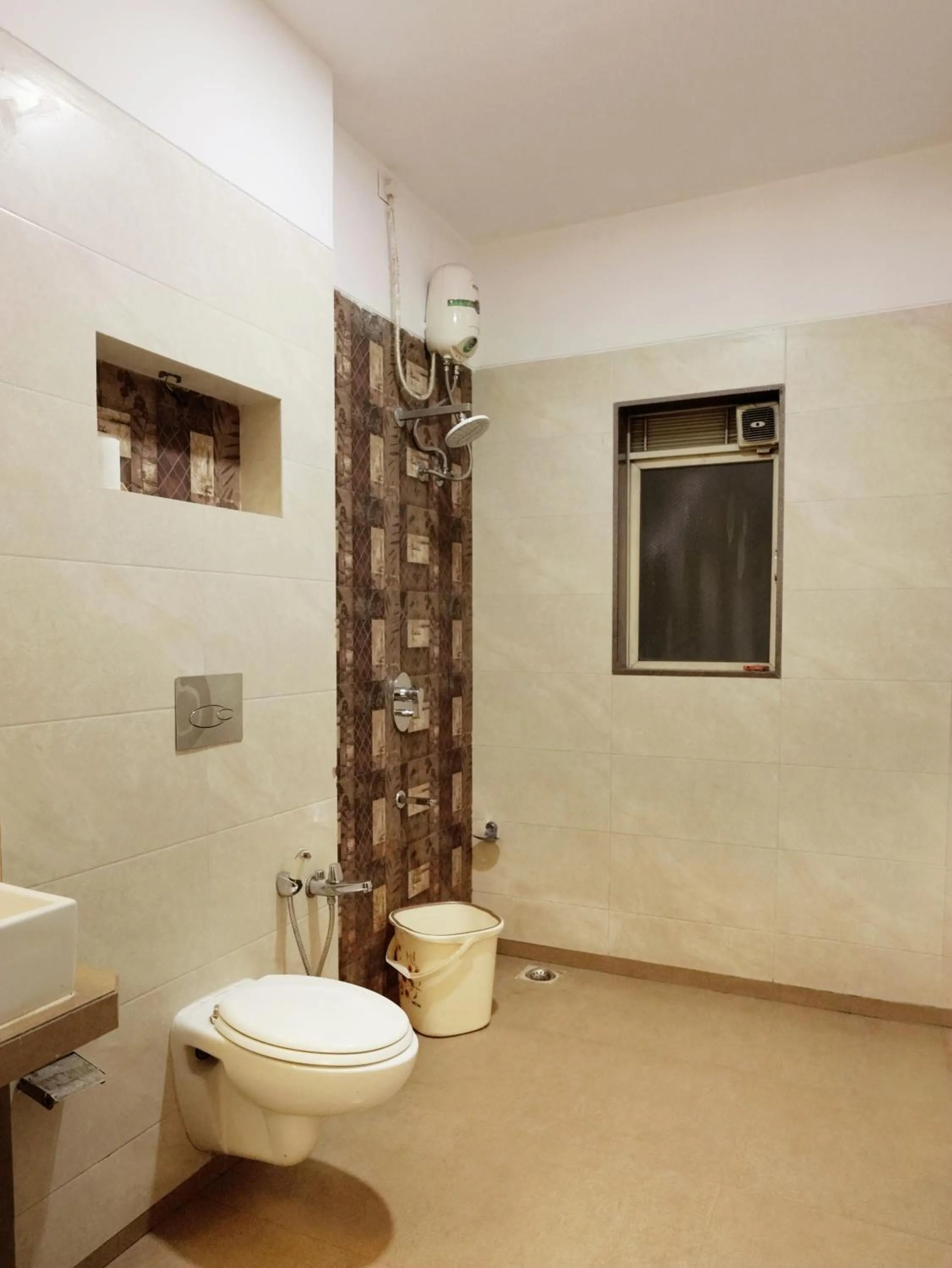 Bathroom in Hotel Kushala Executive Inn, Dombivali
