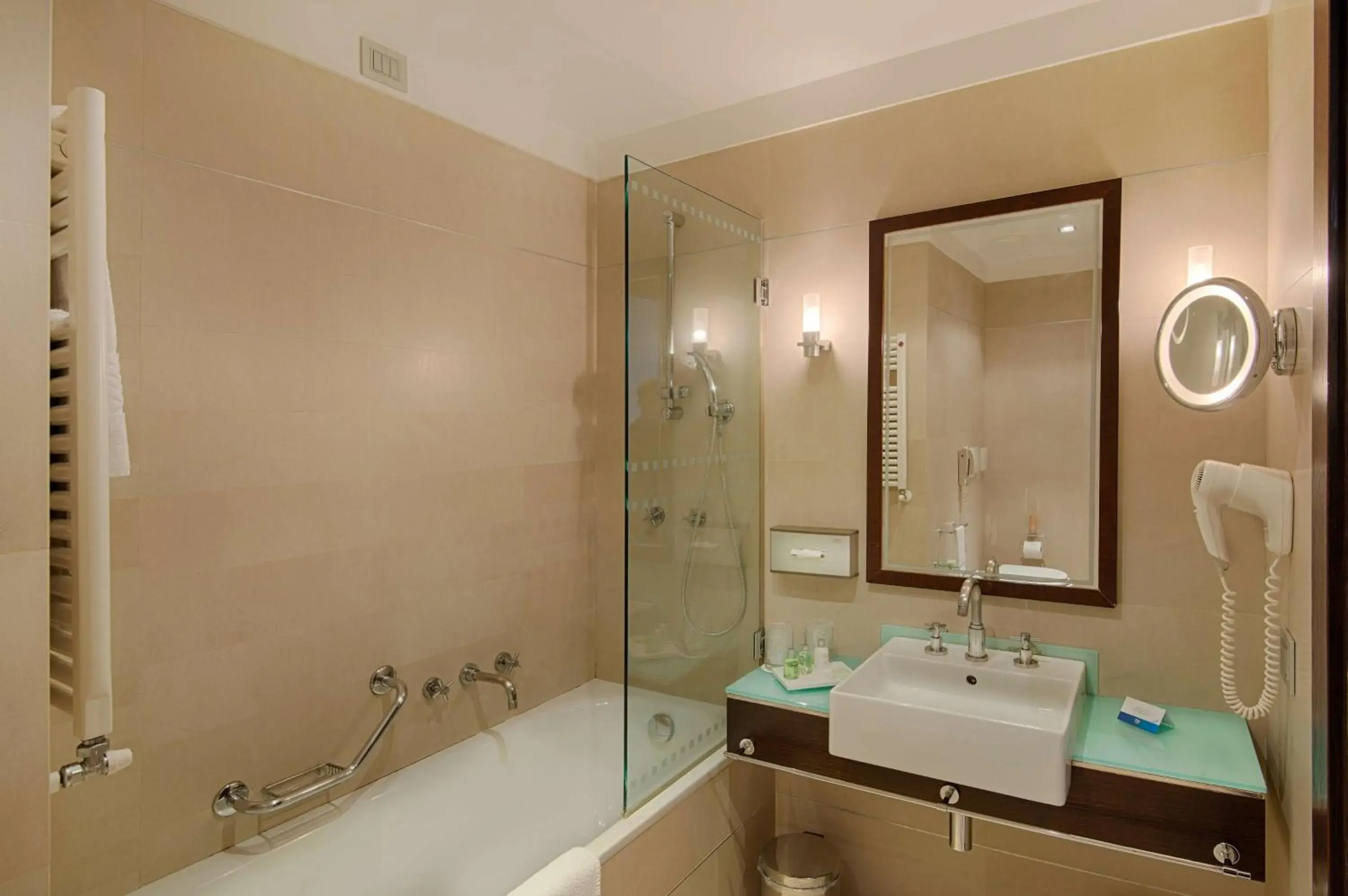 Bathroom in NH Siena Bathroom in NH Siena