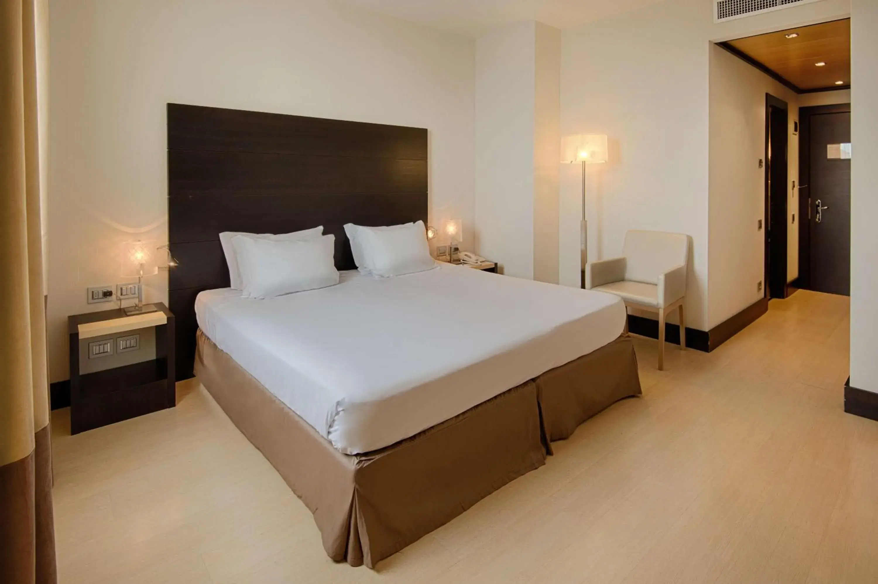 Standard Double or Twin Room with Balcony in NH Siena Standard Double or Twin Room with Balcony in NH Siena