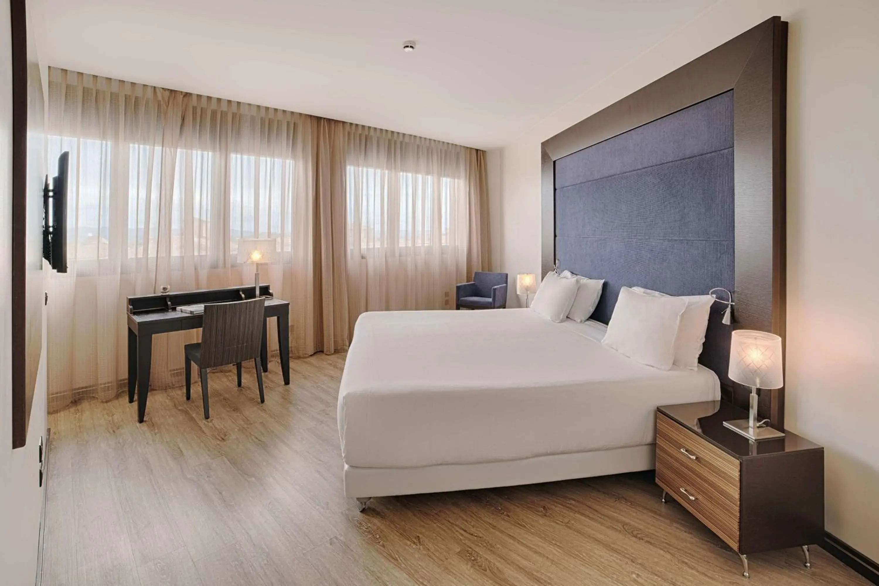 View (from property/room), Bed in NH Siena View (from property/room), Bed in NH Siena