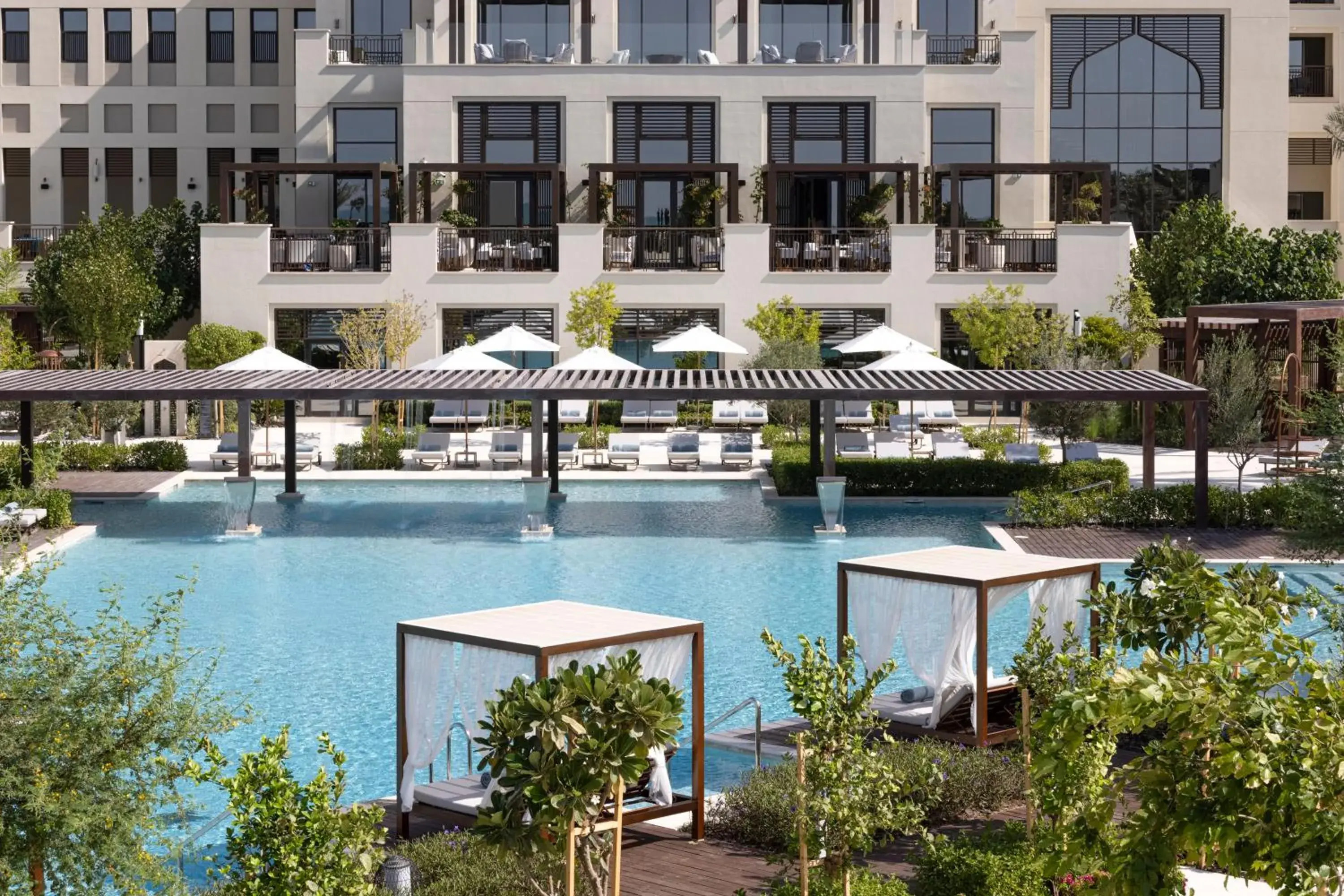 Property building in Jumeirah Gulf of Bahrain Property building in Jumeirah Gulf of Bahrain