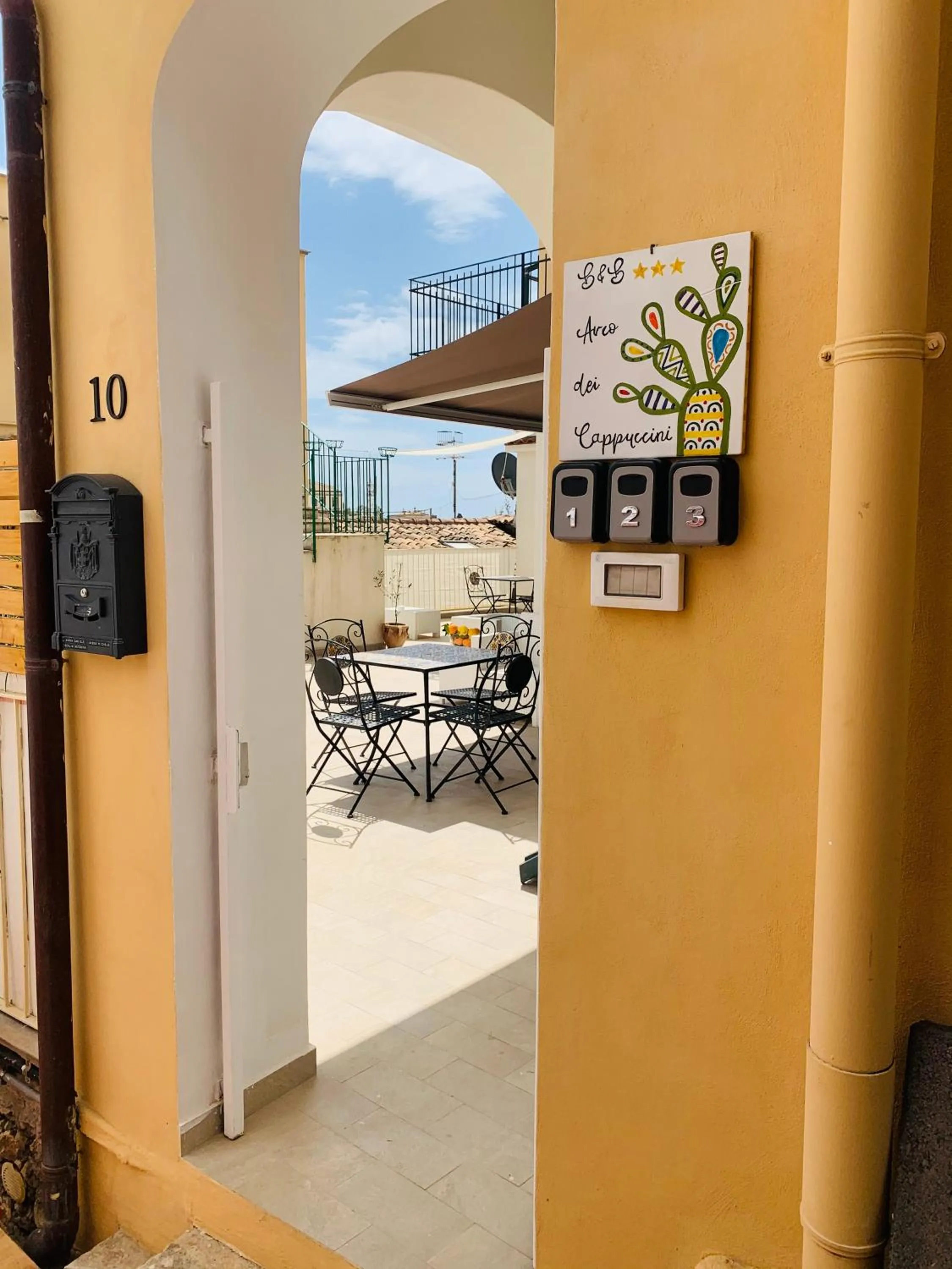 Patio in Bed and Breakfast Arco dei cappuccini