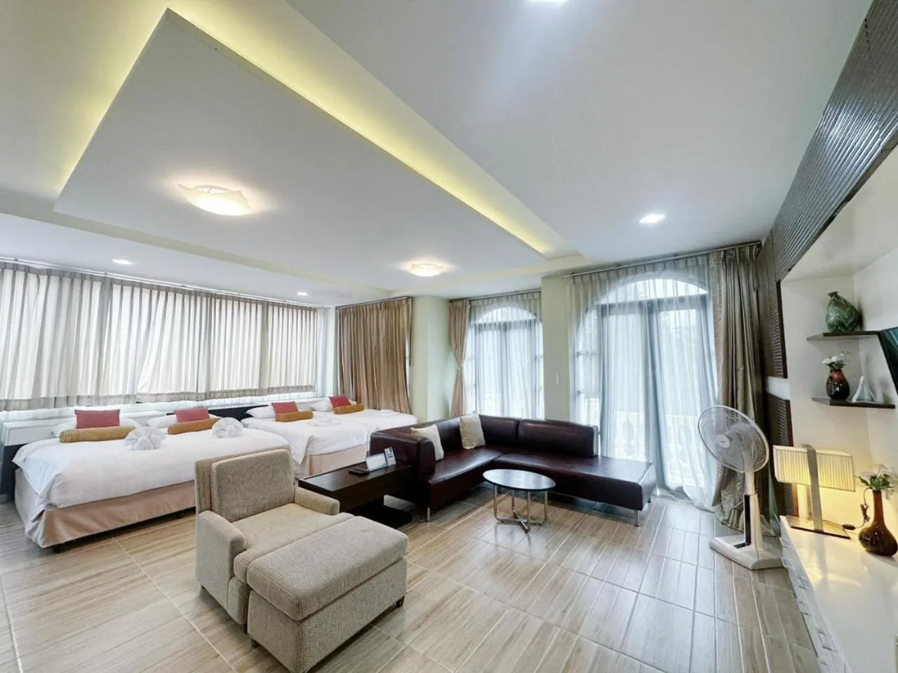 Living room, Bed in Daddy Dream Hotel and Residence