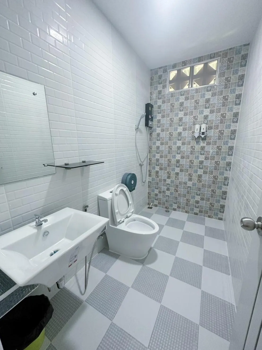 Toilet in Daddy Dream Hotel and Residence
