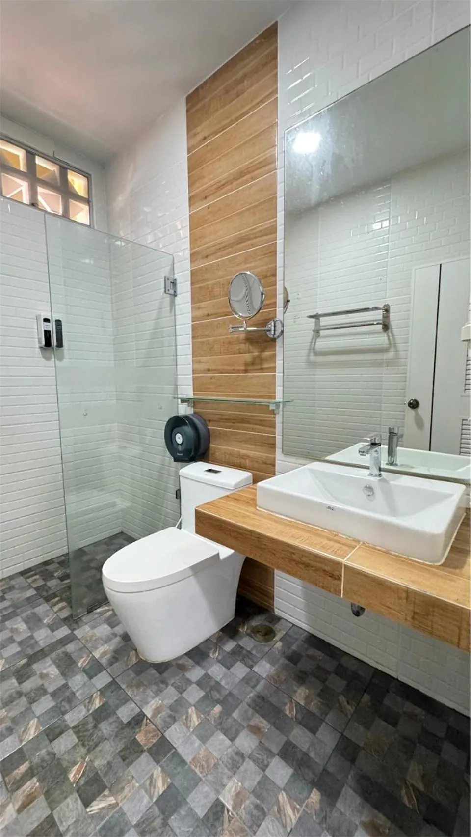 Toilet in Daddy Dream Hotel and Residence