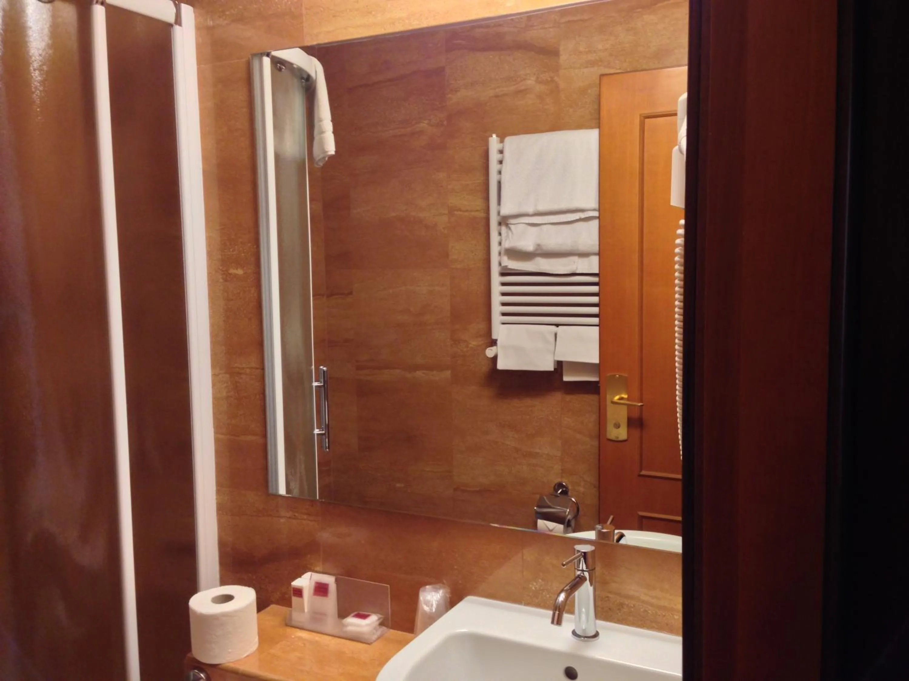 Bathroom in Hotel Select Garden