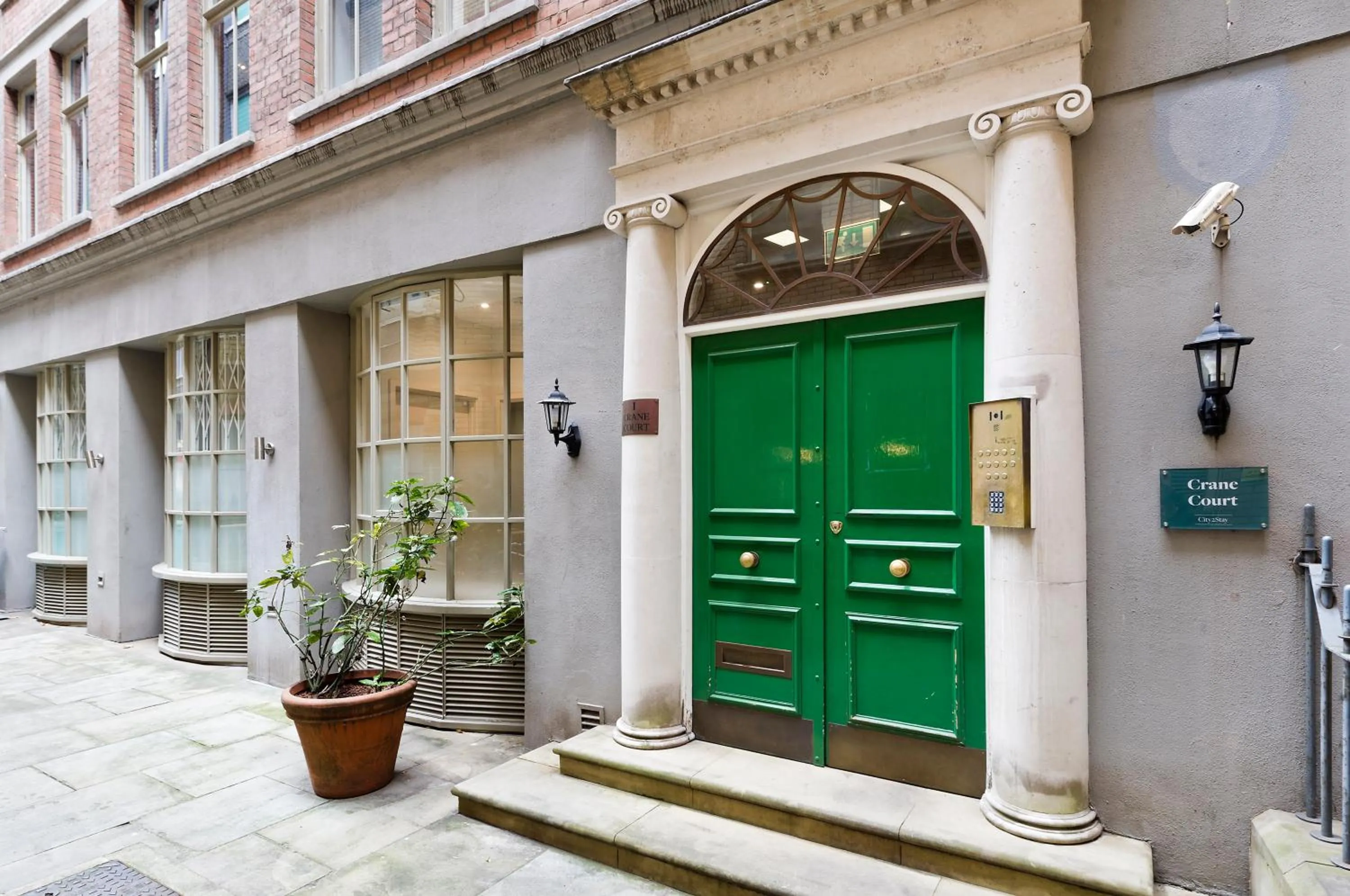 Facade/entrance in Crane Court by City2Stay