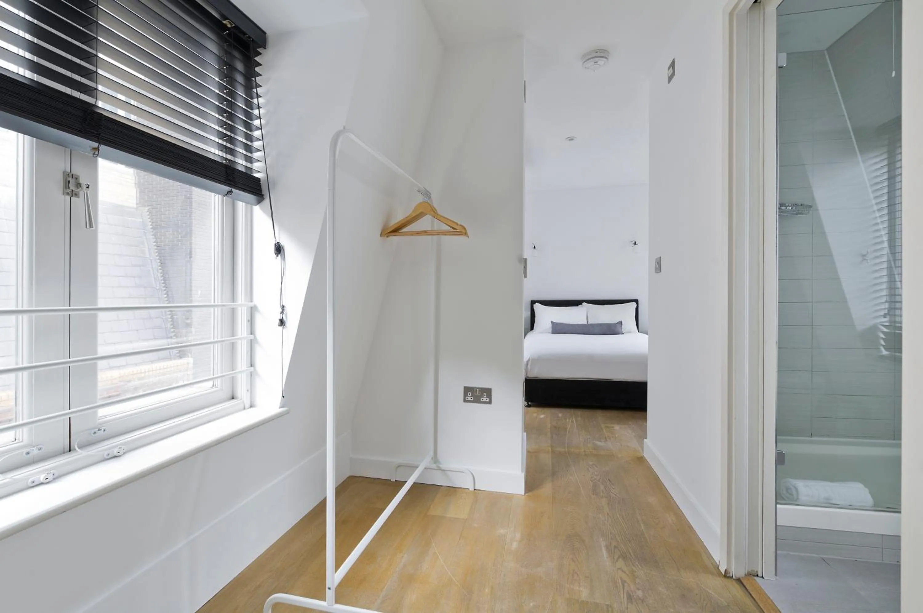 Bedroom, Bed in Crane Court by City2Stay