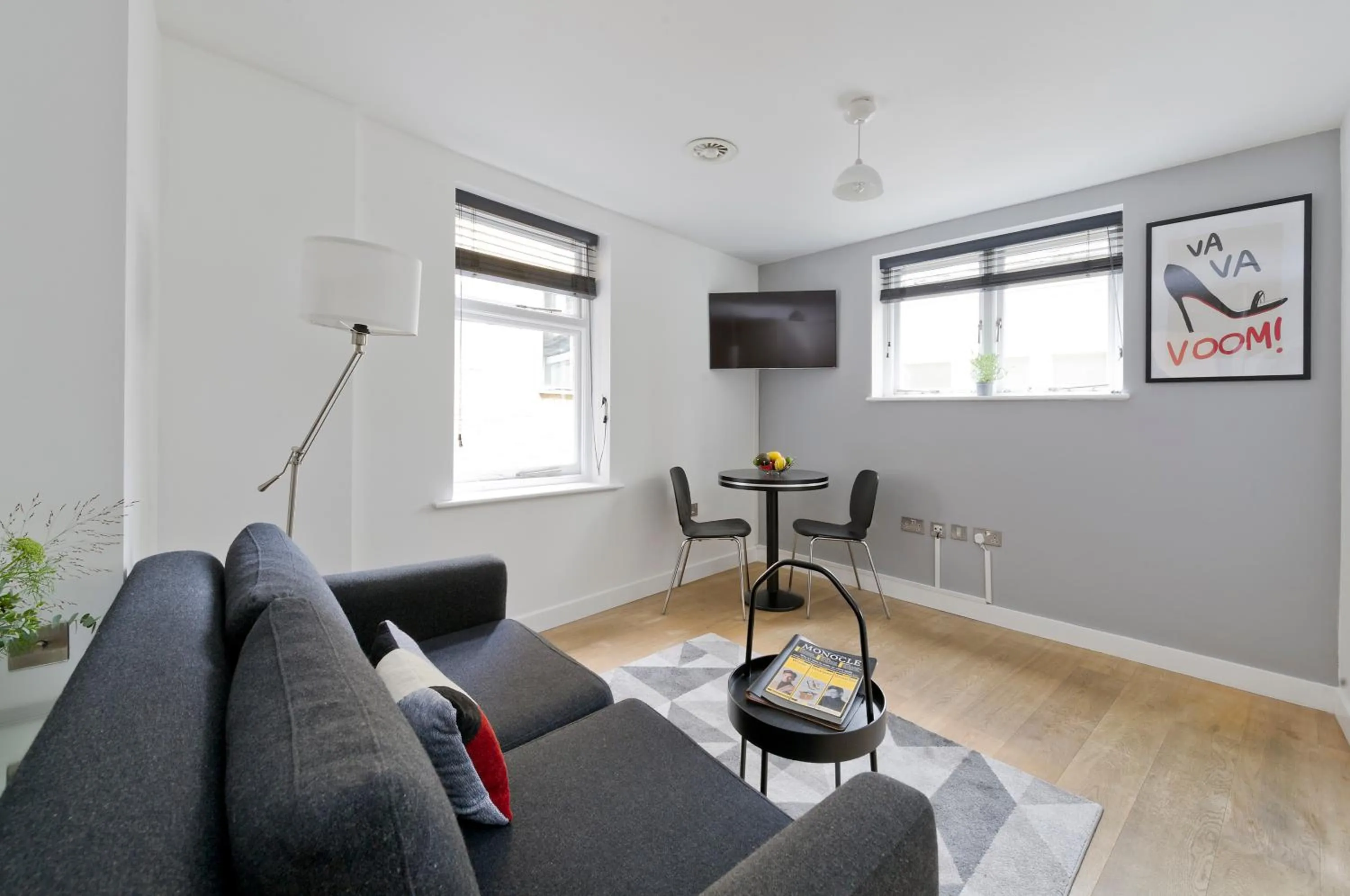 Dining area in Crane Court by City2Stay