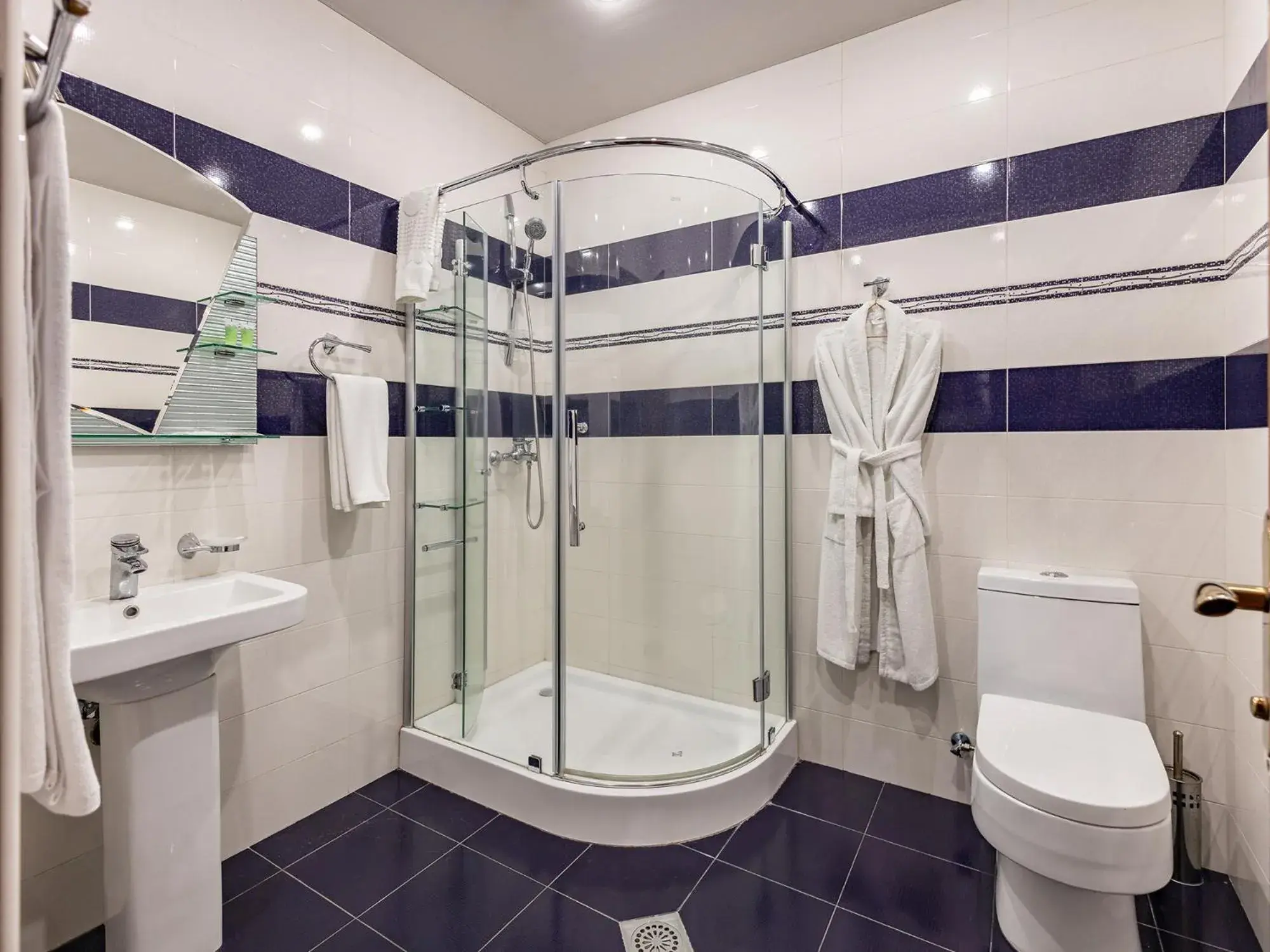 Shower in La Defense Hotel Yerevan Shower in La Defense Hotel Yerevan