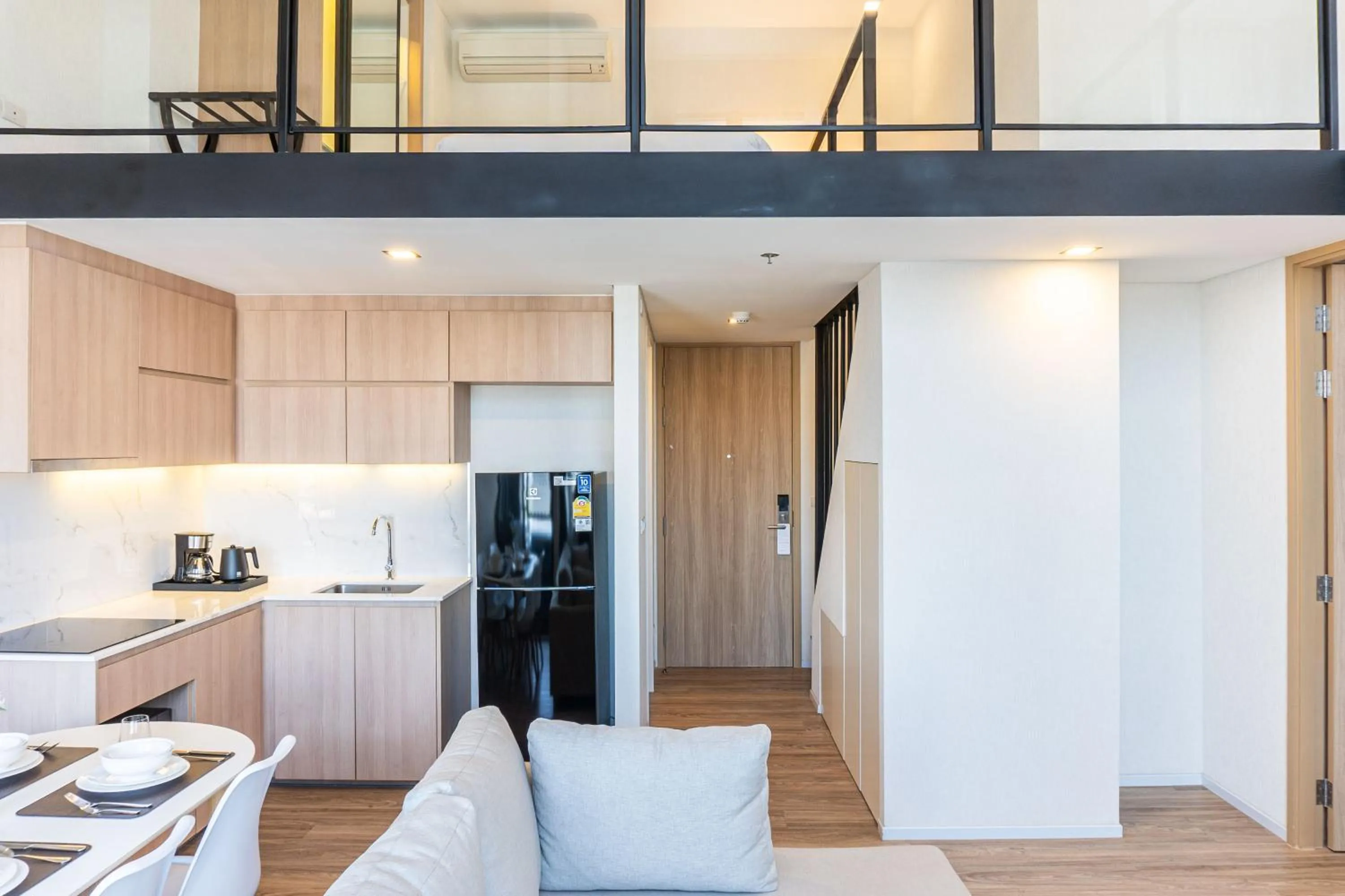 Kitchen or kitchenette in Ramada Plaza by Wyndham Bangkok Sukhumvit 48