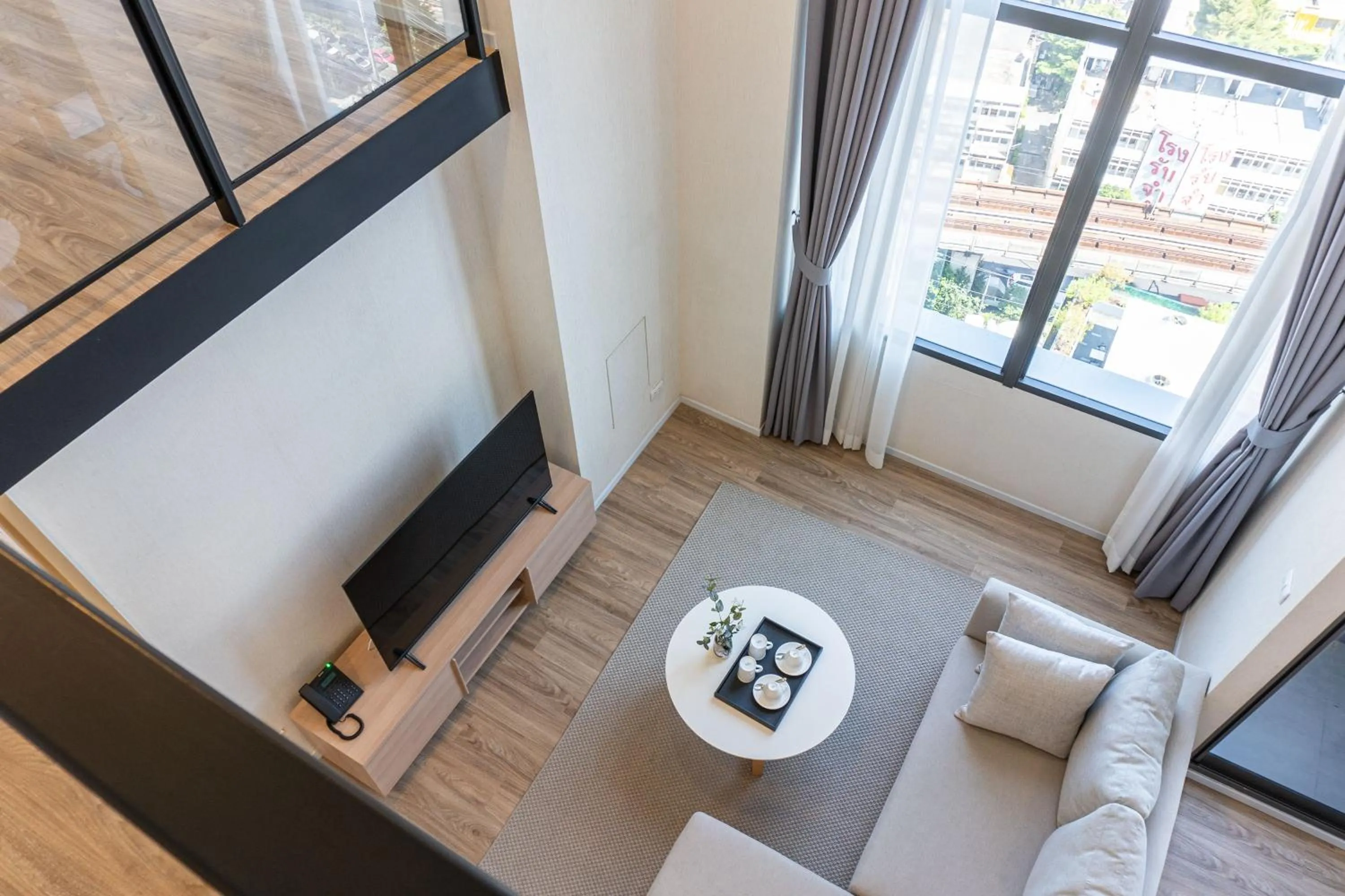 Living room in Ramada Plaza by Wyndham Bangkok Sukhumvit 48