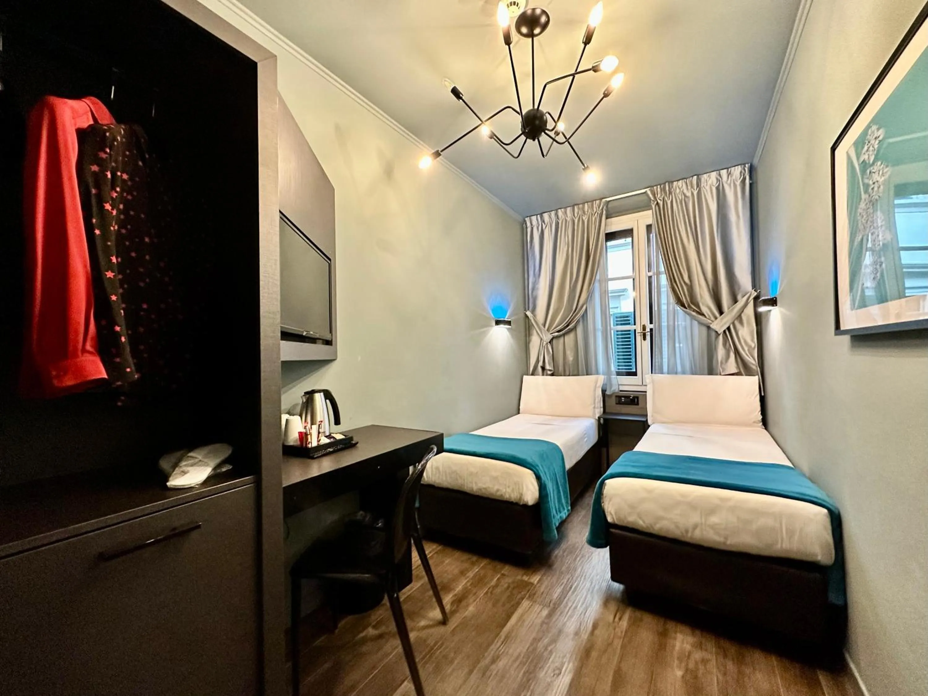 Economy Twin Room in Globus Urban Hotel