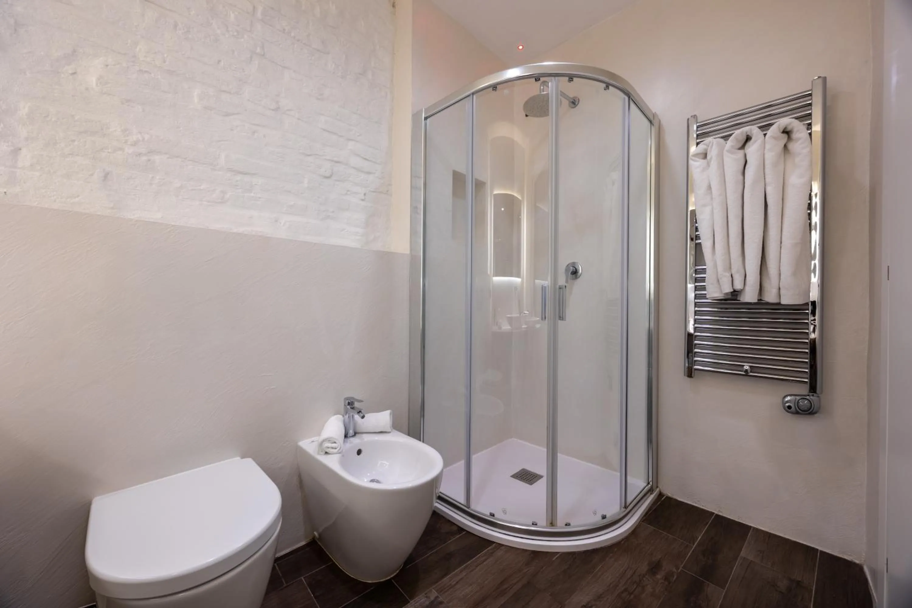 Shower in Globus Urban Hotel